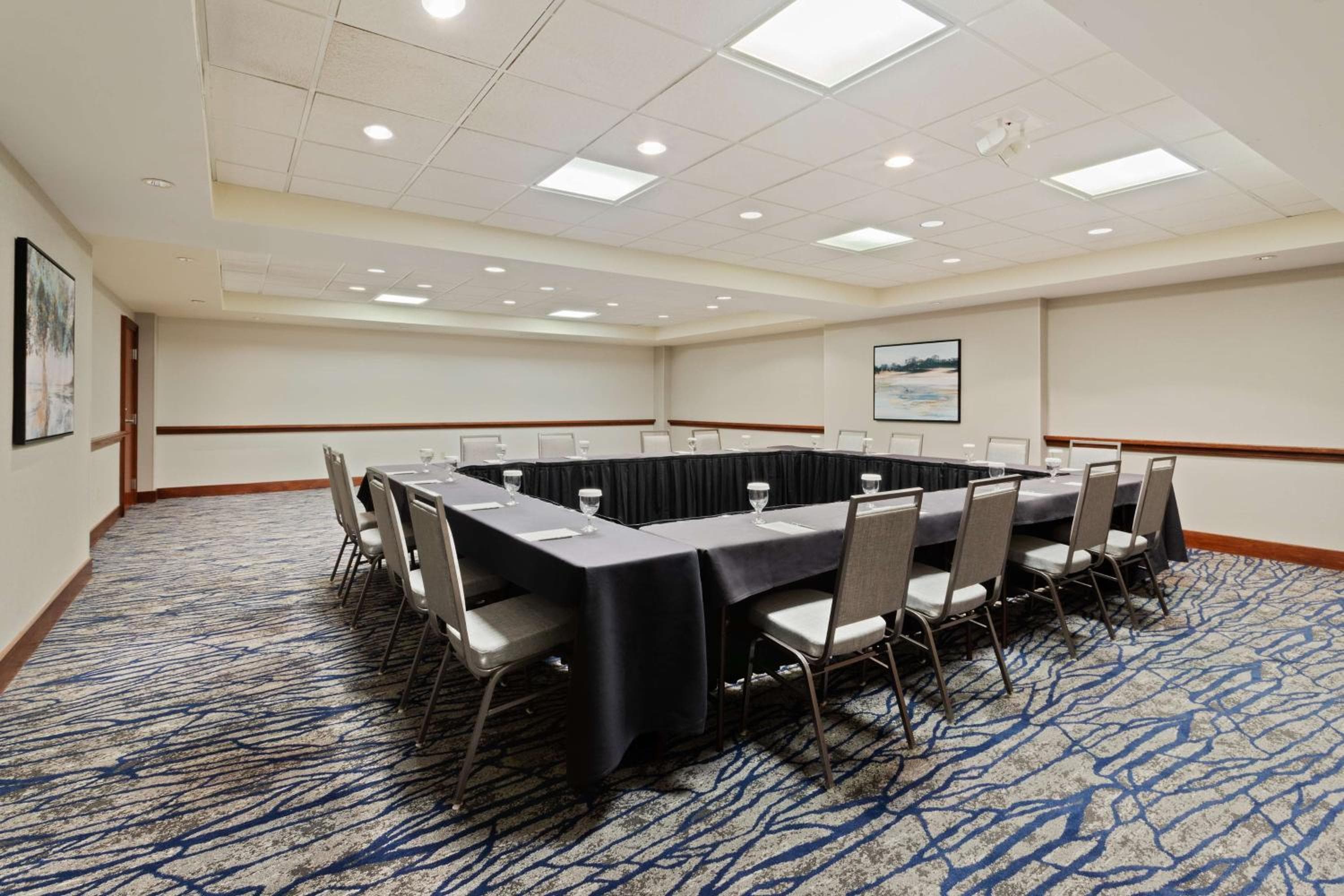 Embassy Suites by Hilton Tampa USF Near Busch Gardens — 2