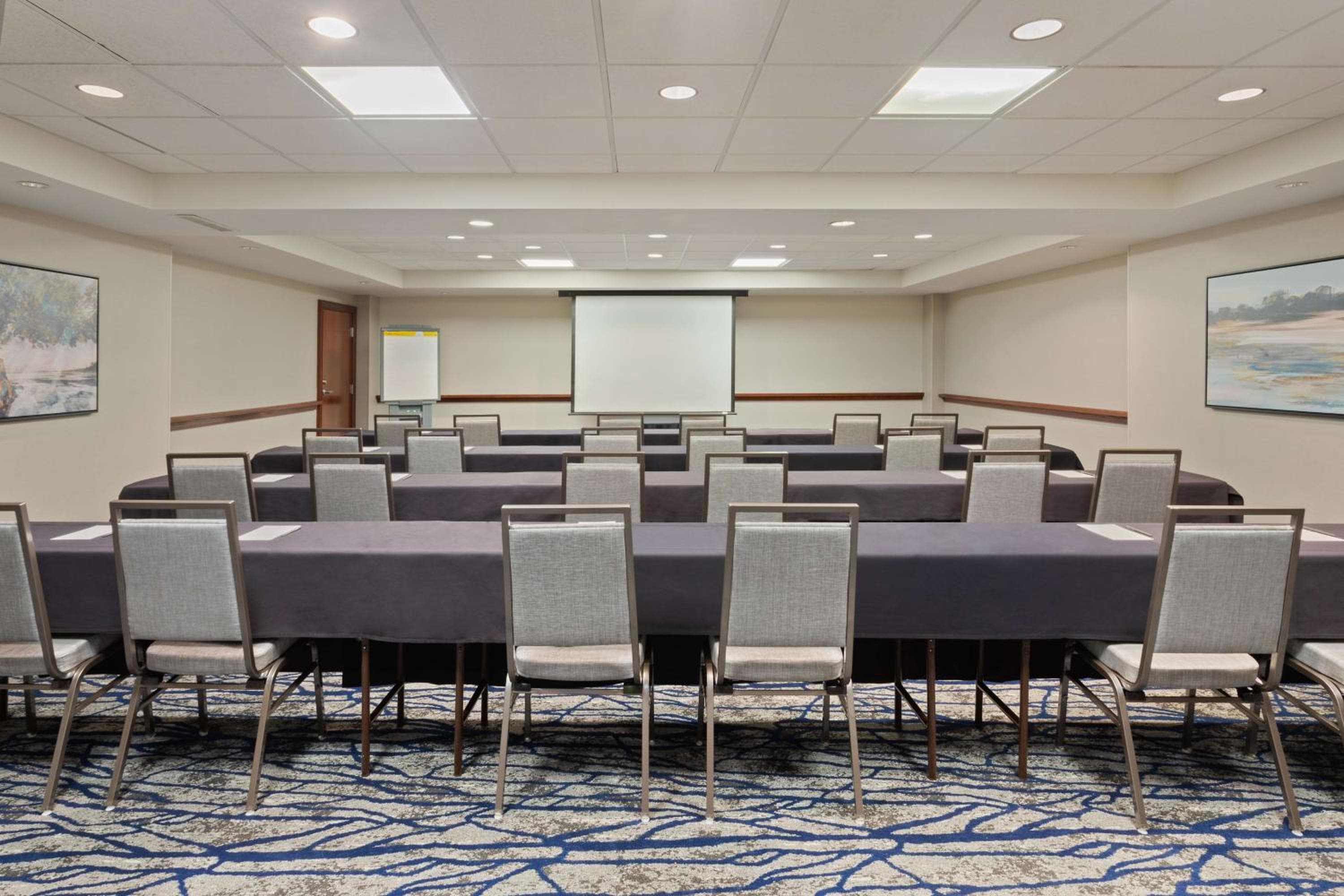 Embassy Suites by Hilton Tampa USF Near Busch Gardens — 23