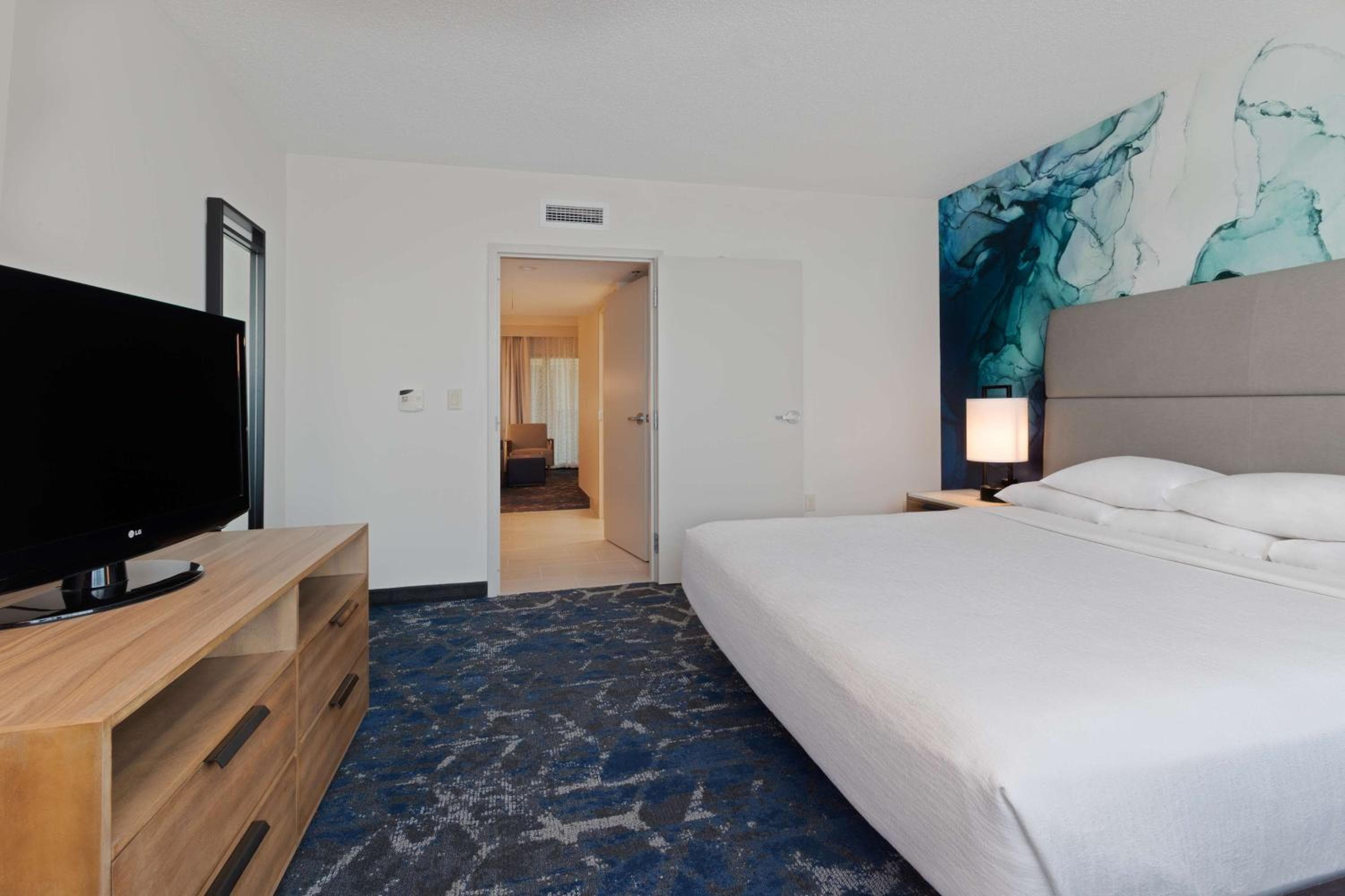 Embassy Suites by Hilton Tampa USF Near Busch Gardens — 25