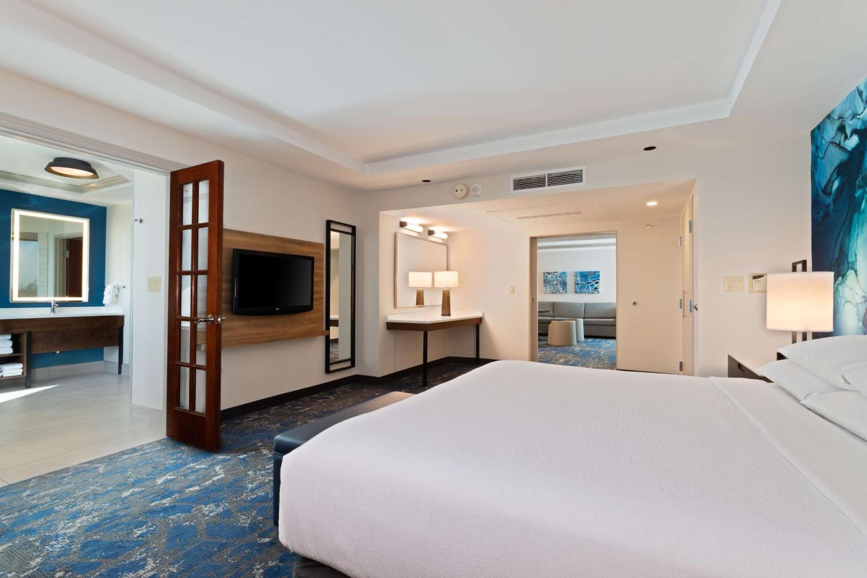 Embassy Suites by Hilton Tampa USF Near Busch Gardens — 11