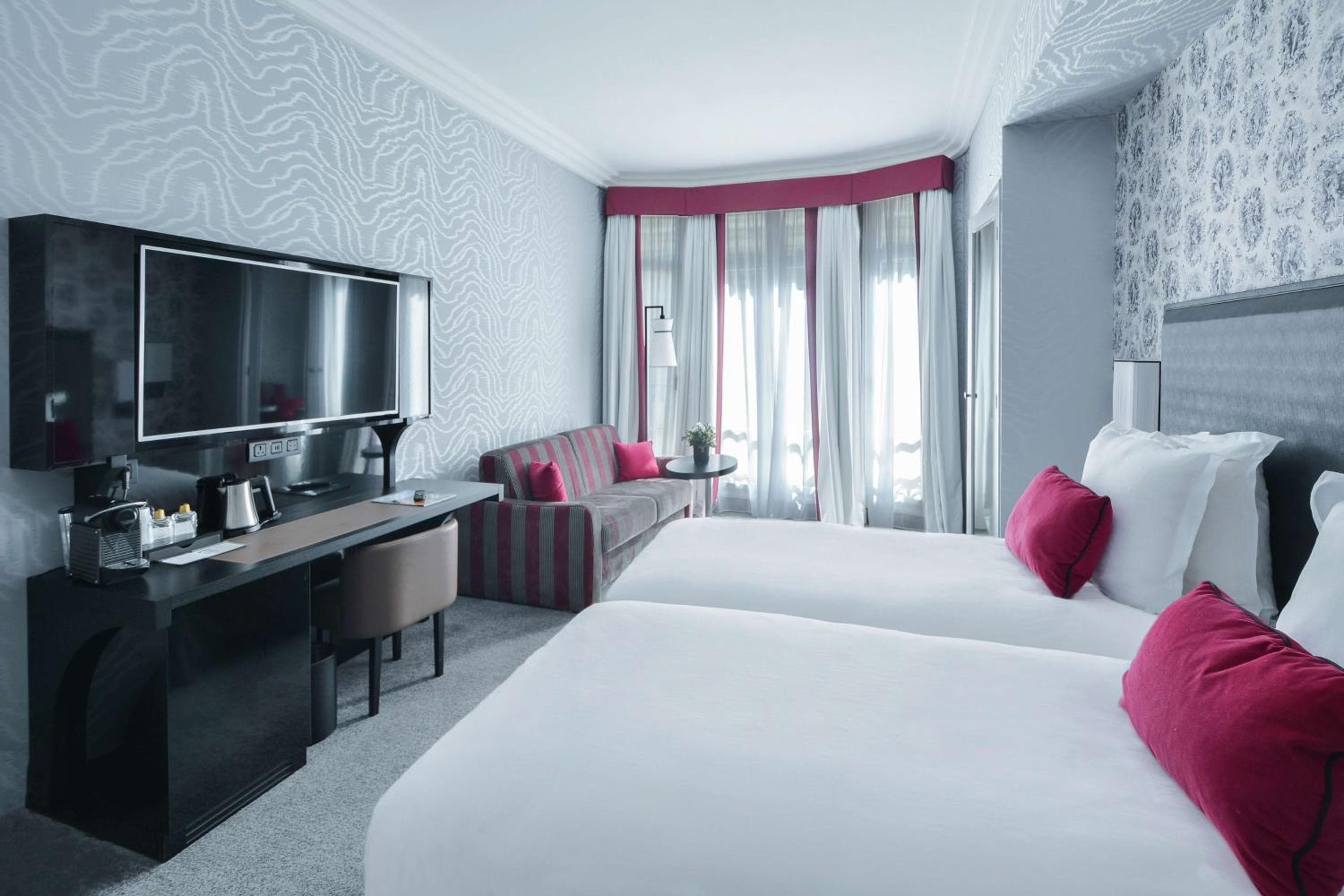 Maison Astor Paris, Curio Collection by Hilton — 9