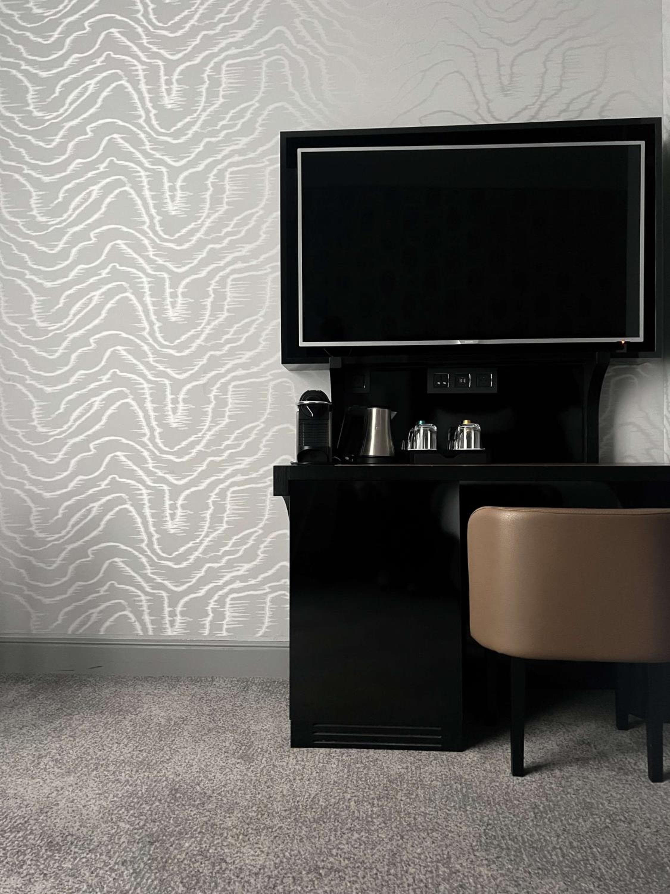 Maison Astor Paris, Curio Collection by Hilton — 5