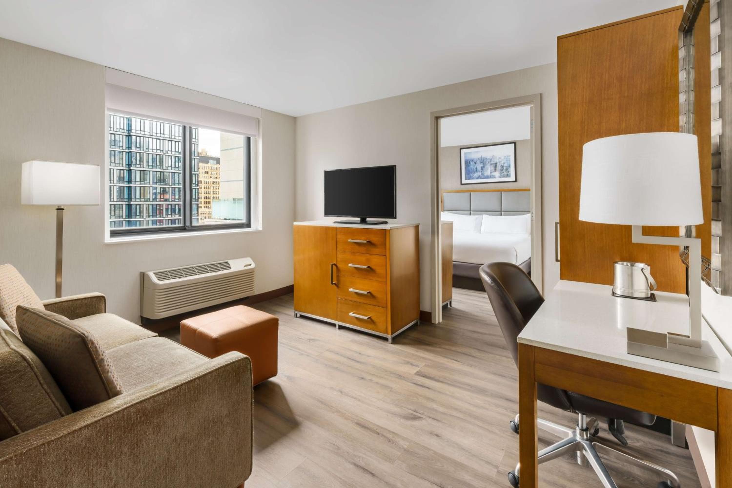 DoubleTree by Hilton Hotel New York City - Chelsea — 4