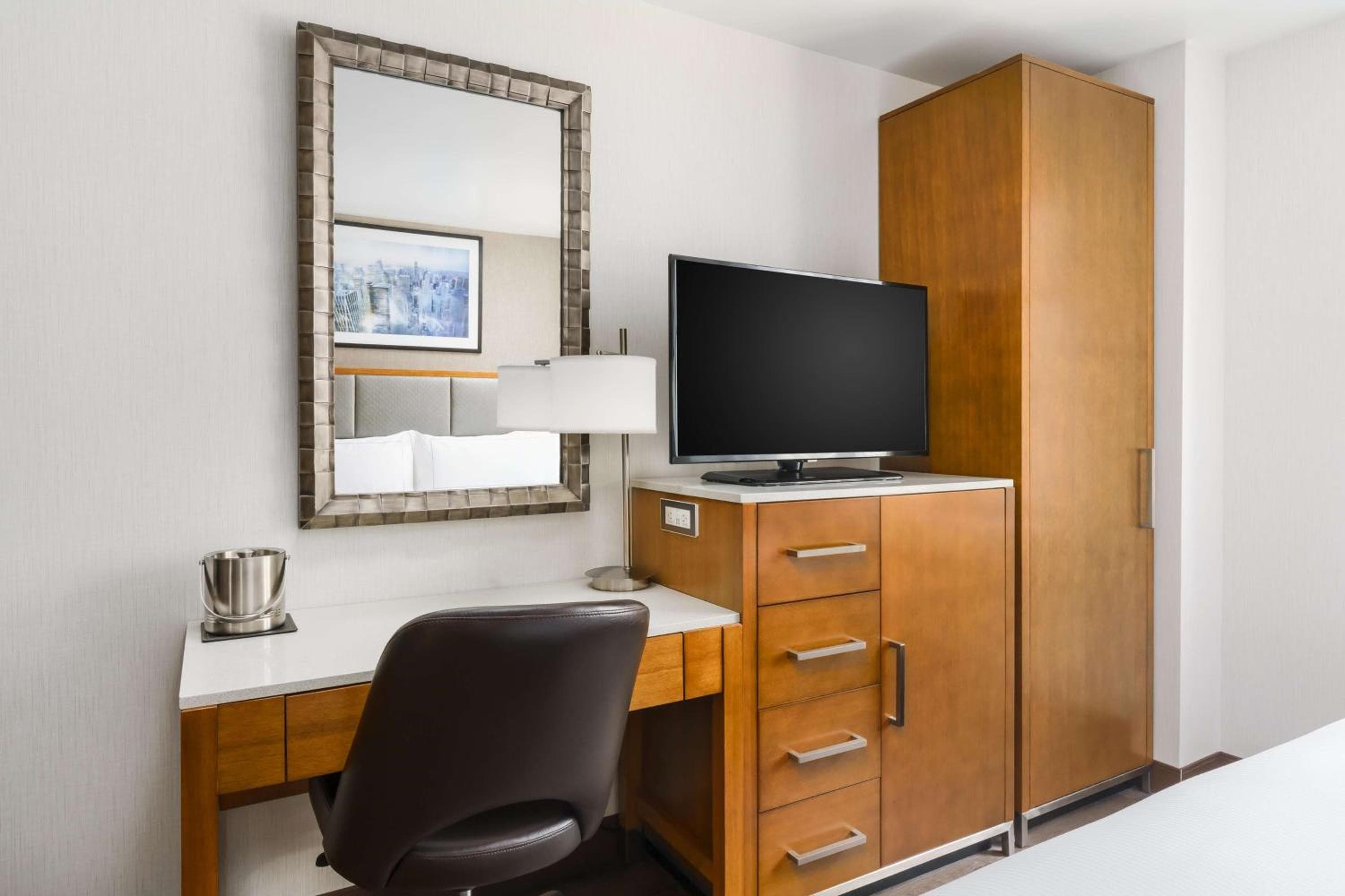 DoubleTree by Hilton Hotel New York City - Chelsea — 7