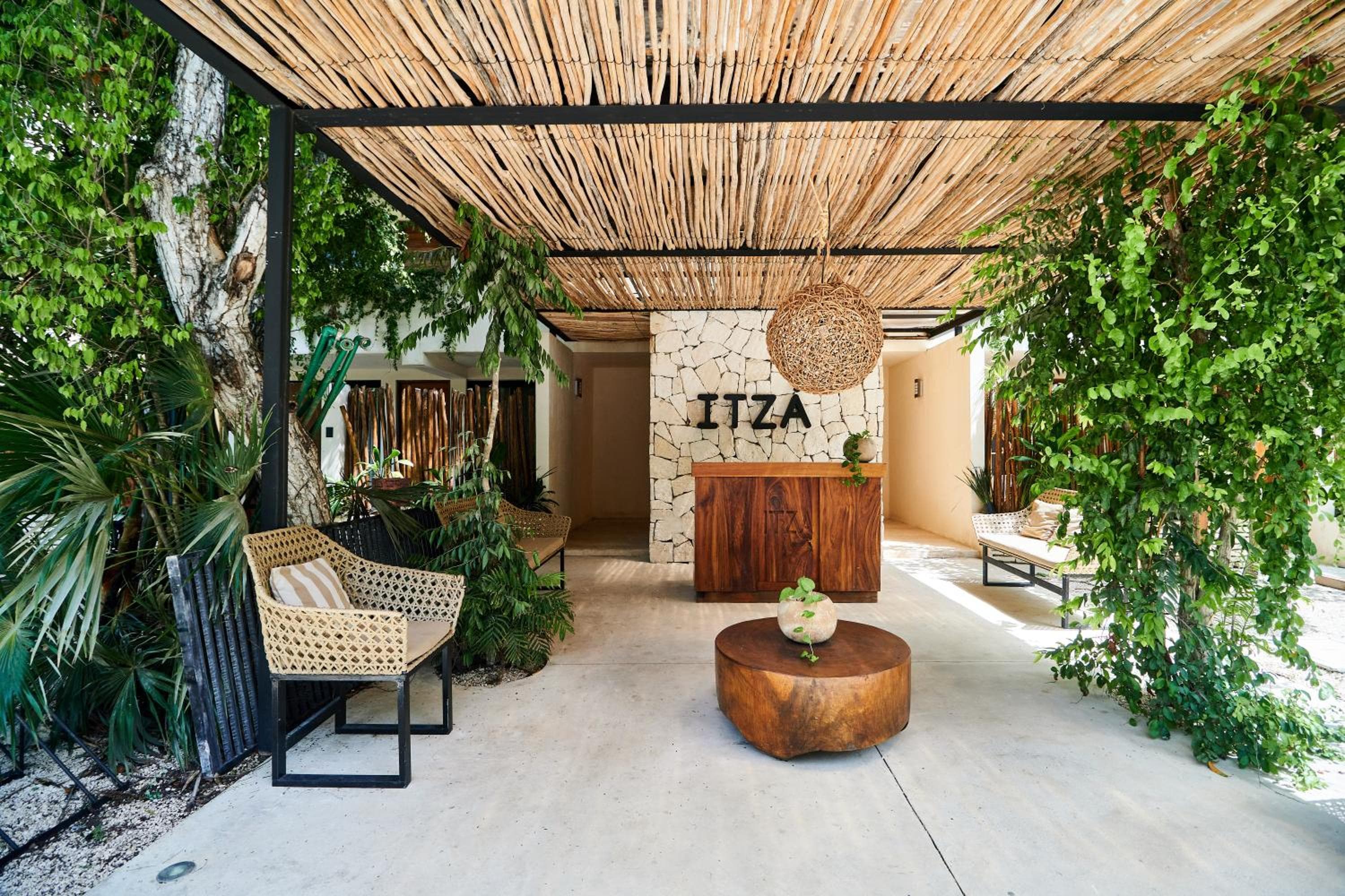 Spacious & Comfy Penthouse Oasis with Plunge Pool — 18