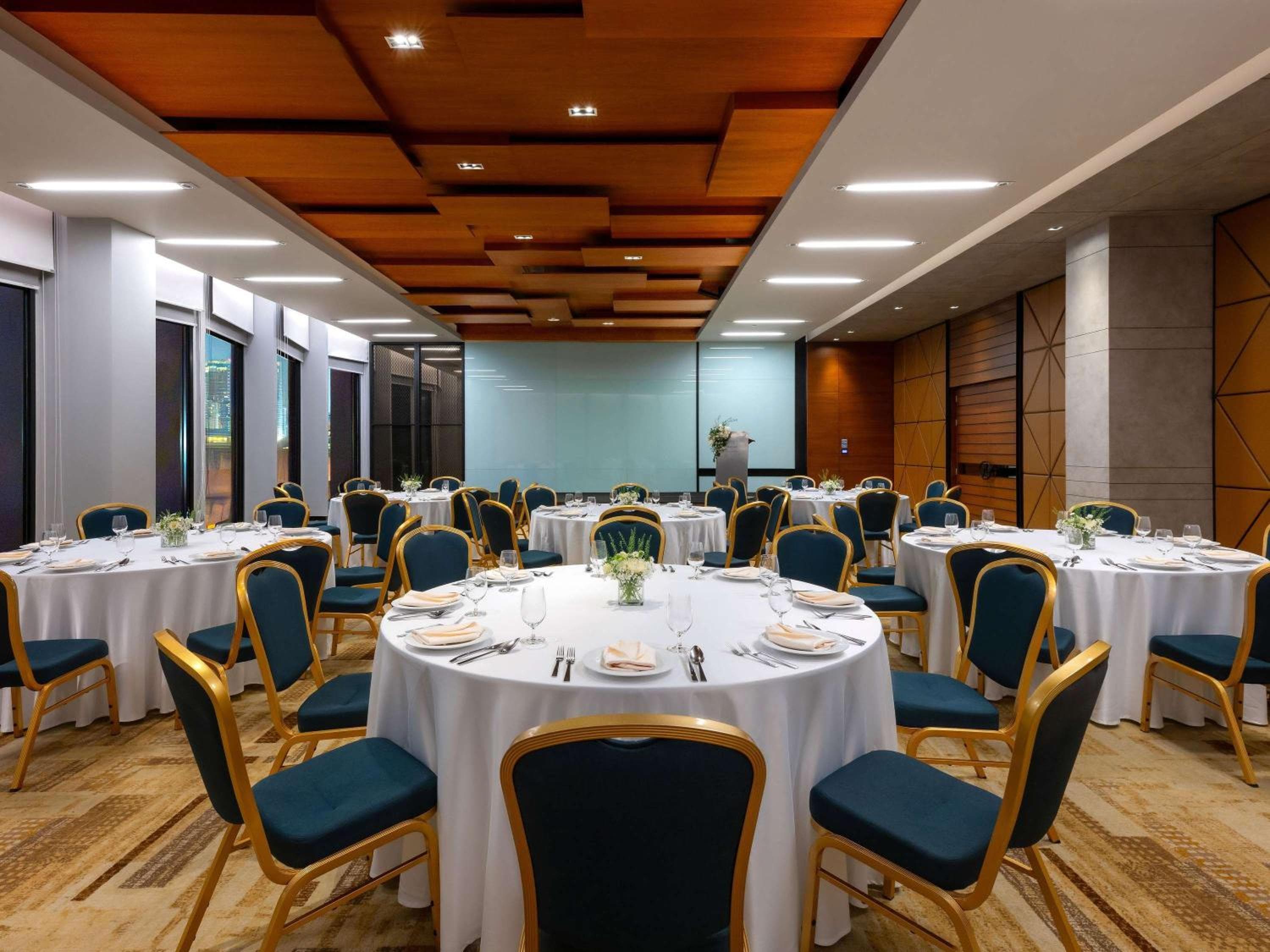 Mercure Bangkok Makkasan — 12