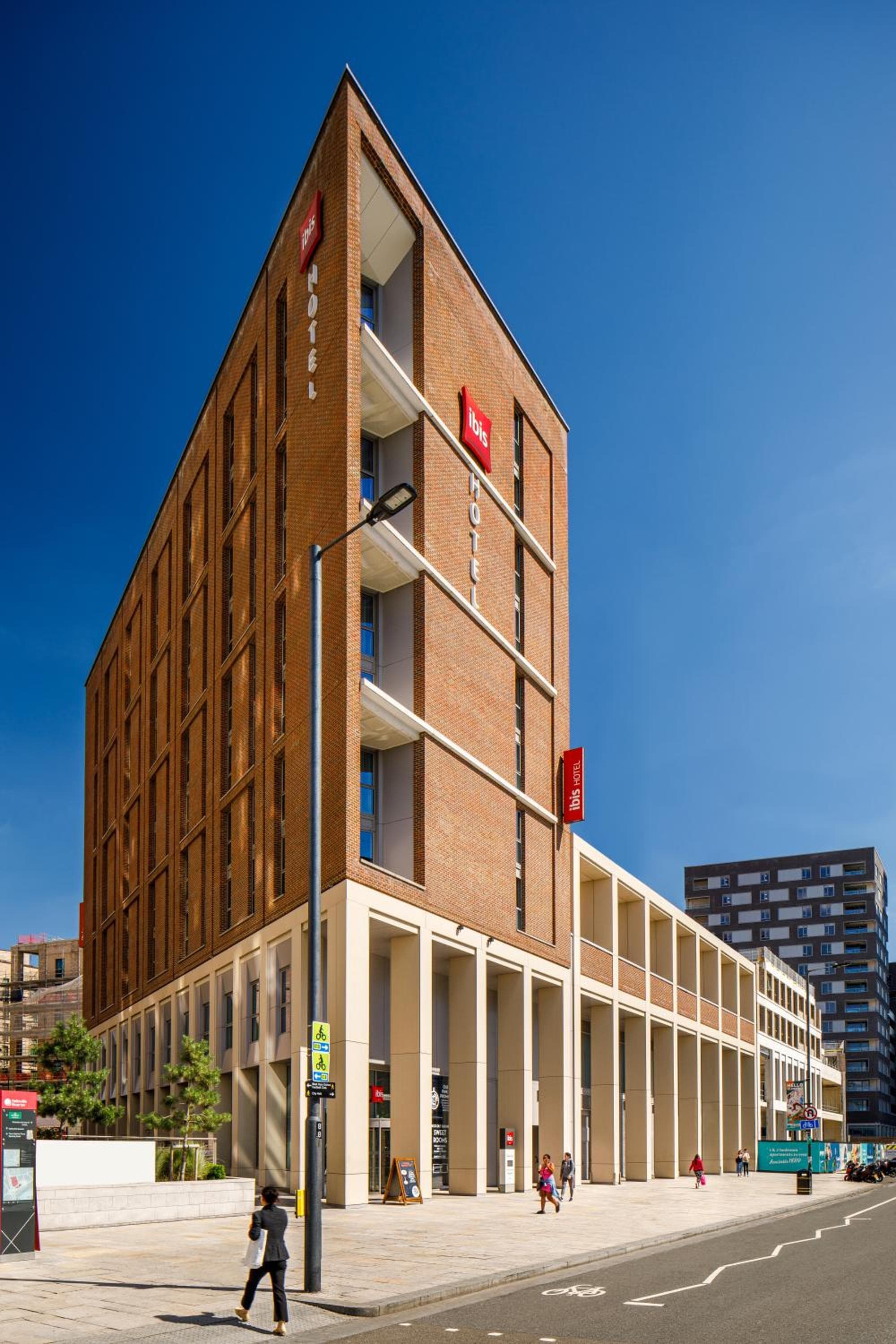 ibis London Canning Town — 1