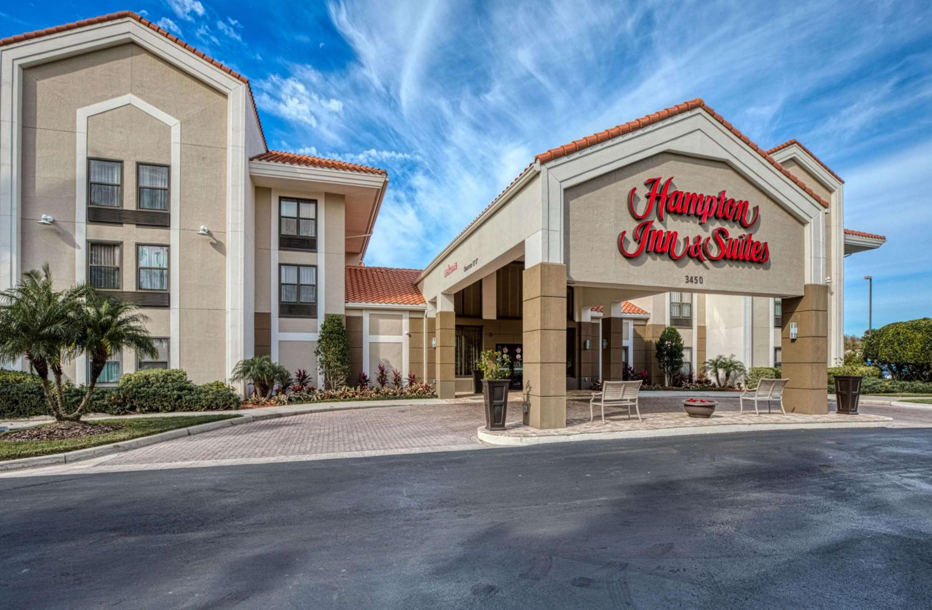 Hampton Inn & Suites Orlando-Est UCF — 3