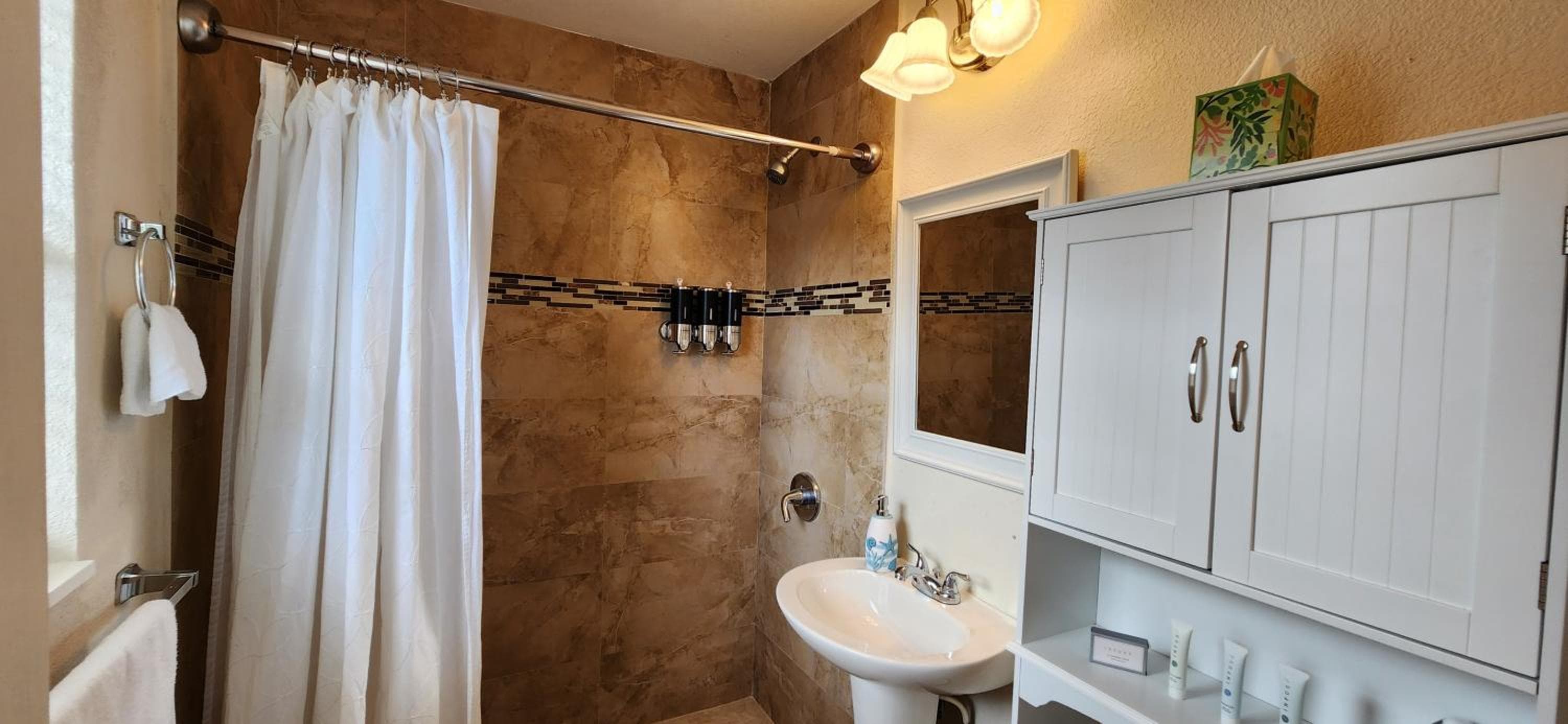 Private Home, KING Room- Pool & Patios - Near Beaches & Dining — 5