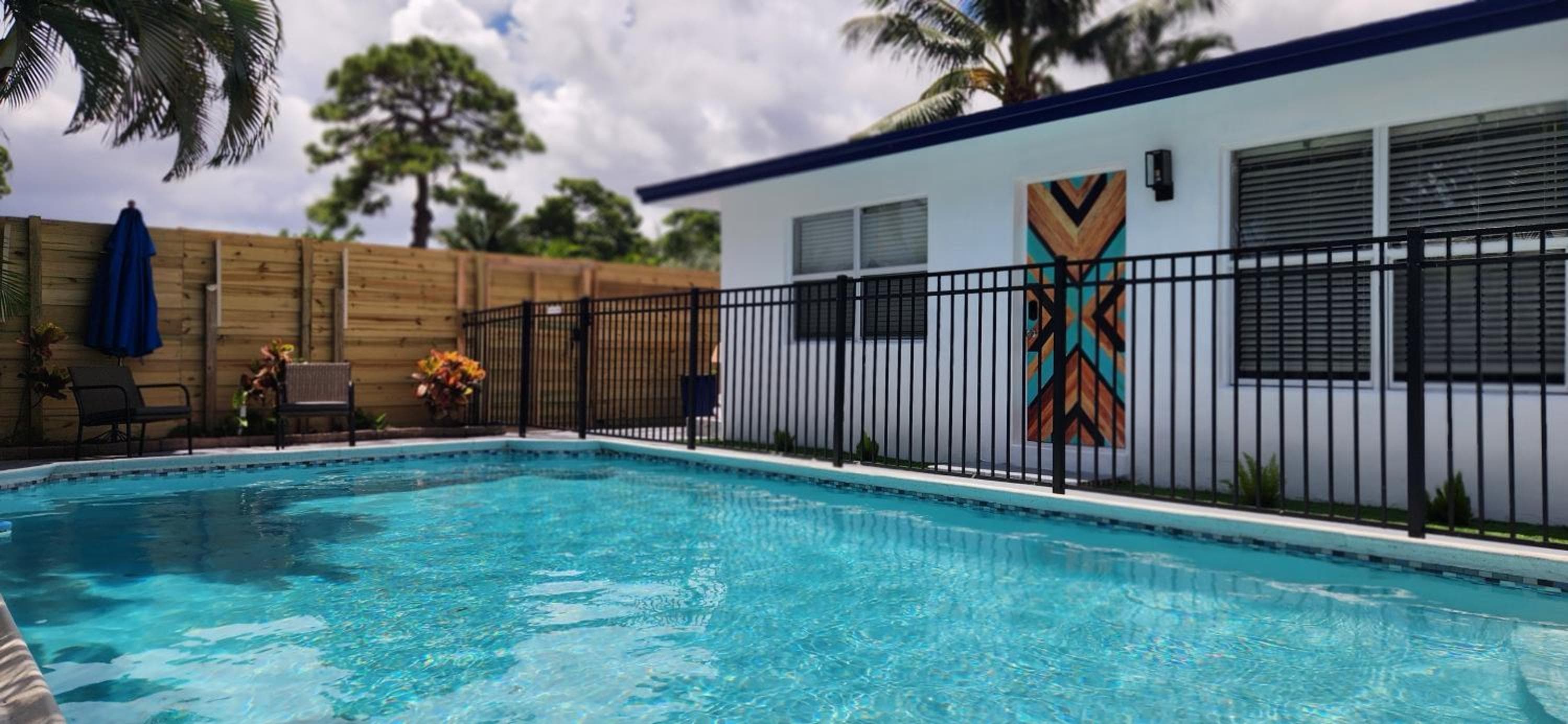 Equipped House W Pool & Patios, Near the Beaches, Prime Location- Ideal for Small Families, Coastal Haven — 28