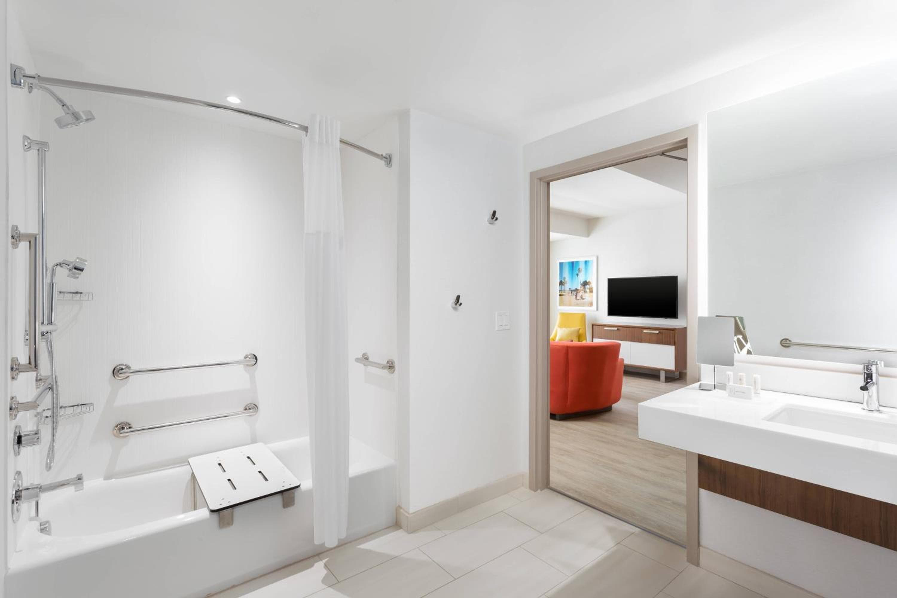 Courtyard by Marriott Santa Monica — 18