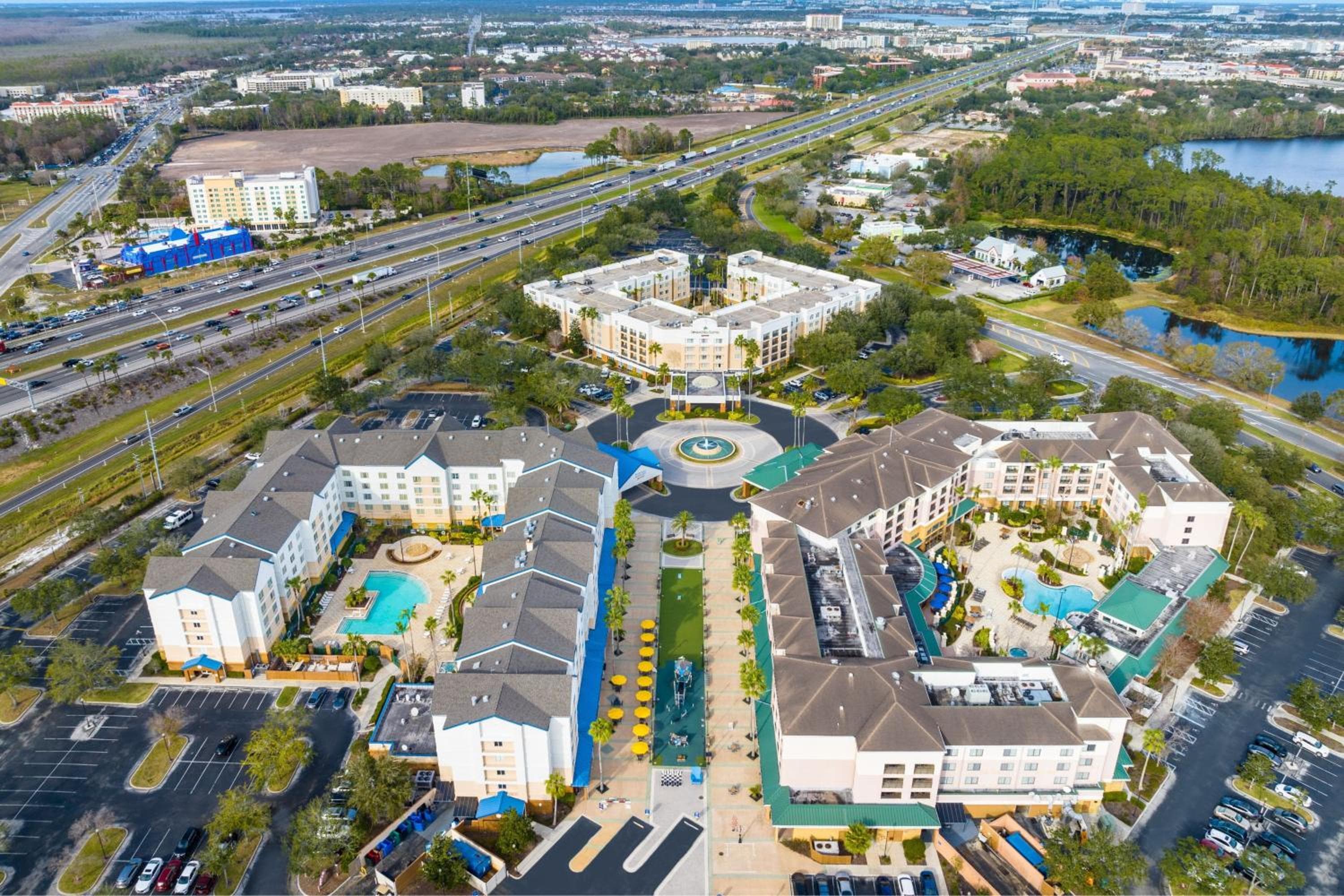 Courtyard by Marriott Orlando Lake Buena Vista en el Marriott Village — 1