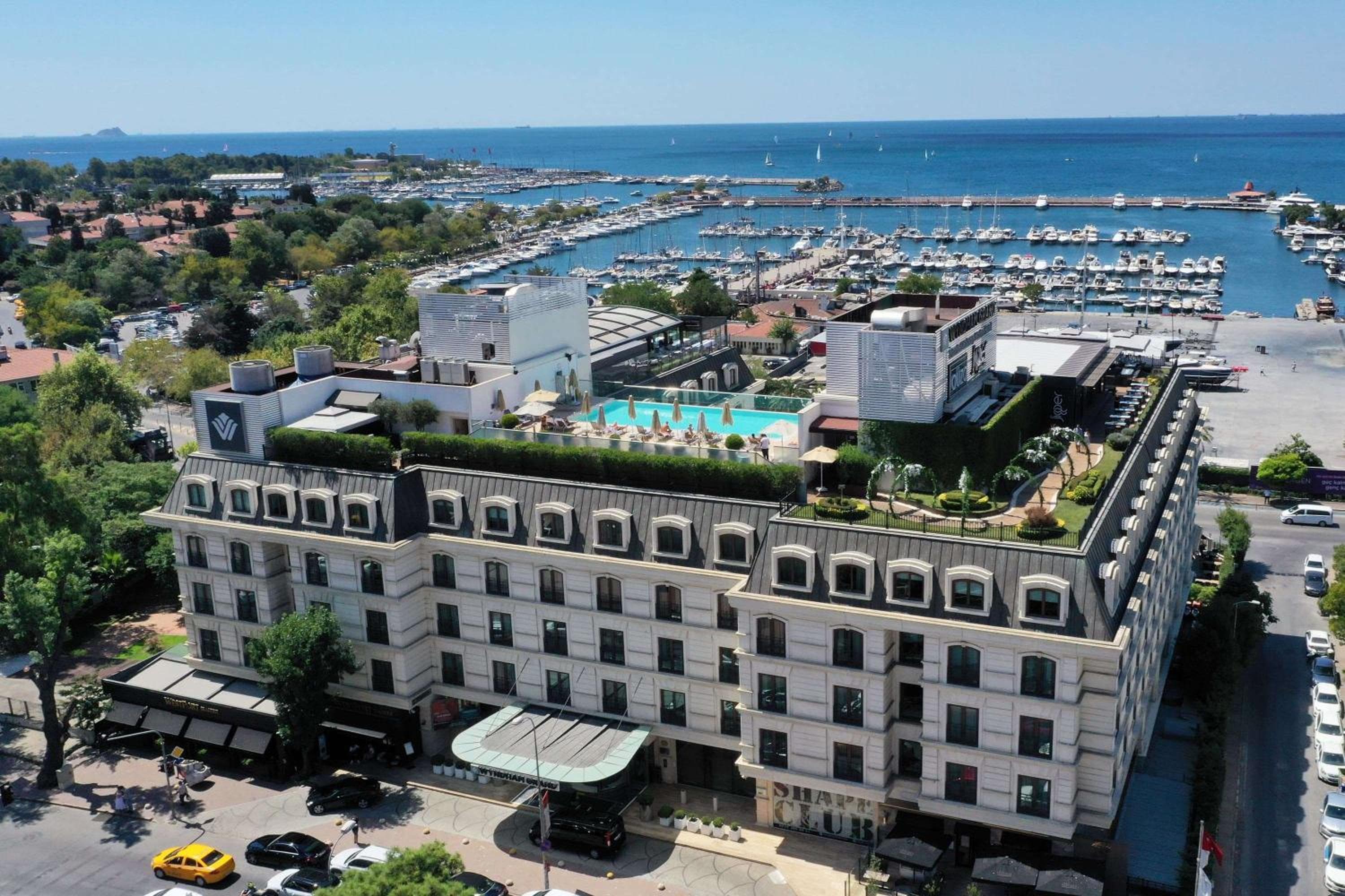 Wyndham Grand Istanbul Kalamış Marina Hotel — 1