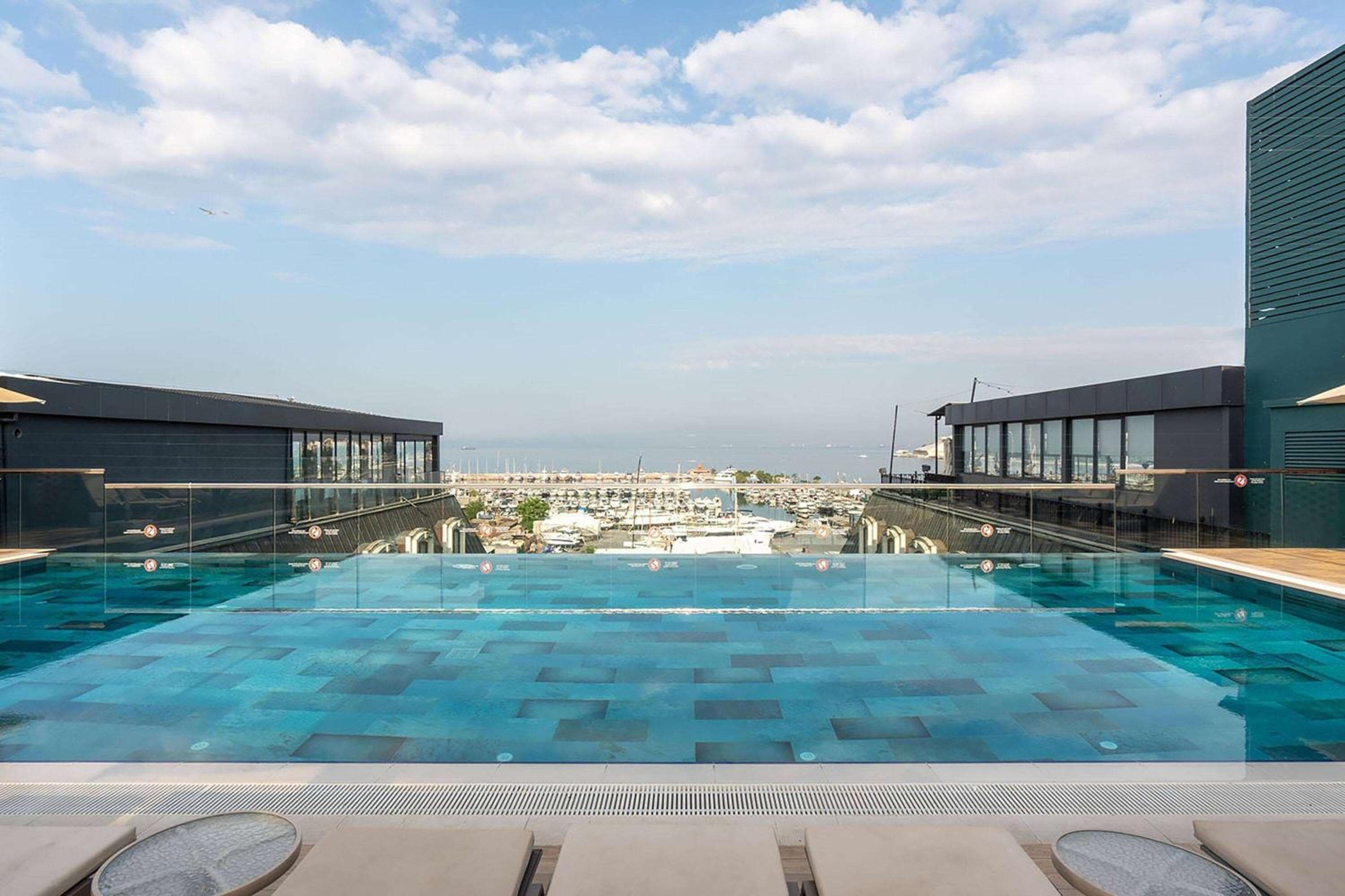 Wyndham Grand Istanbul Kalamış Marina Hotel — 8