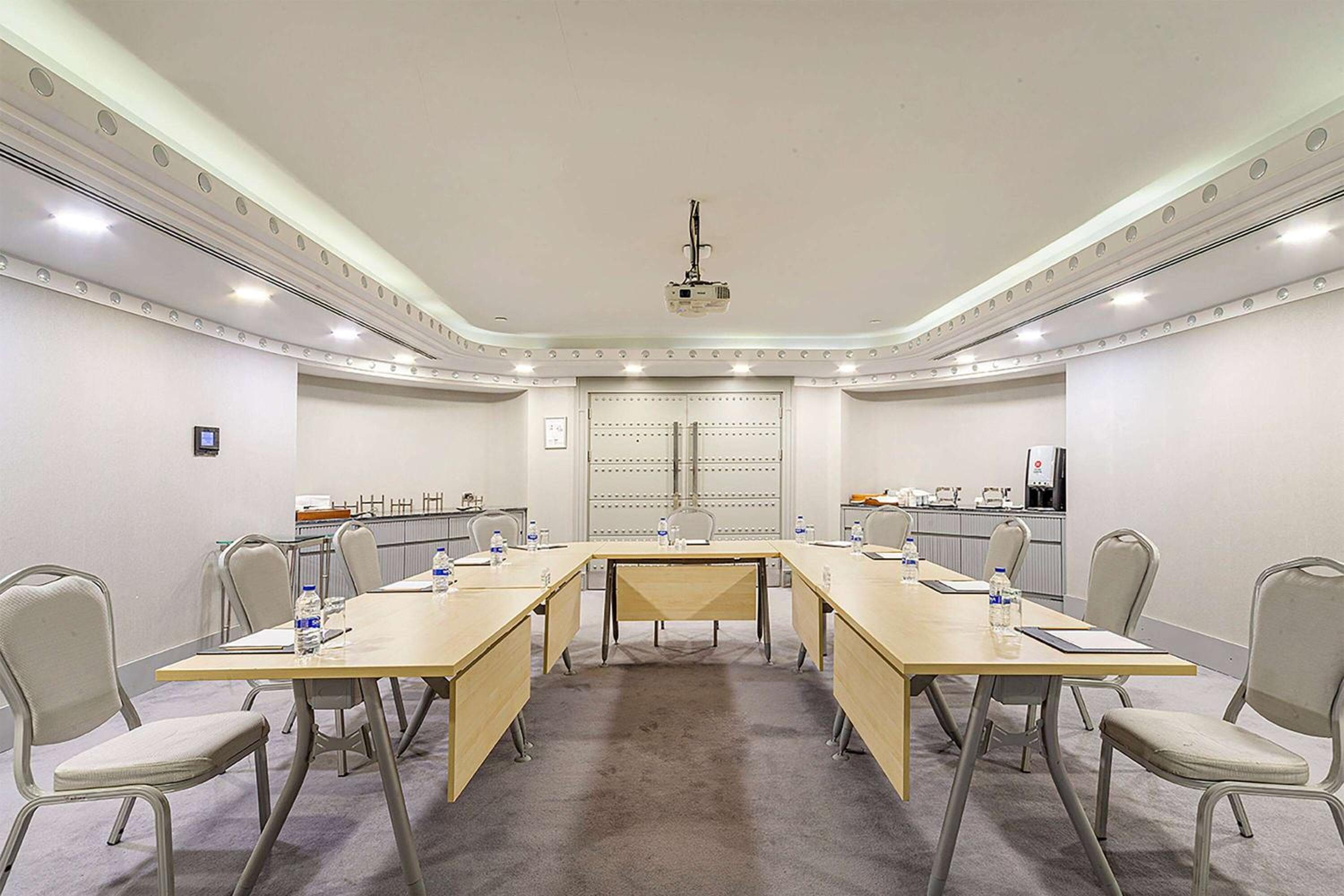 Wyndham Grand Istanbul Kalamış Marina Hotel — 10