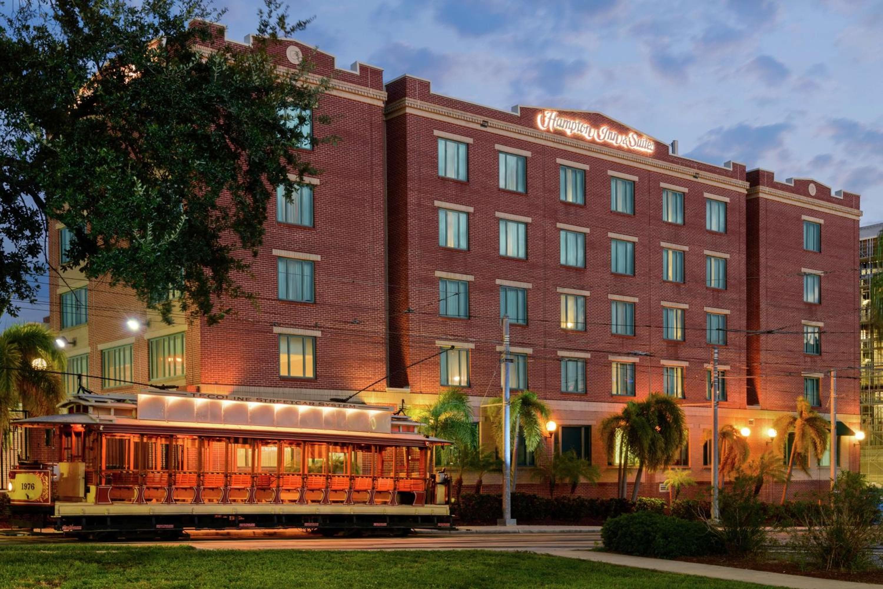 Hampton Inn & Suites Tampa Ybor City Downtown — 3