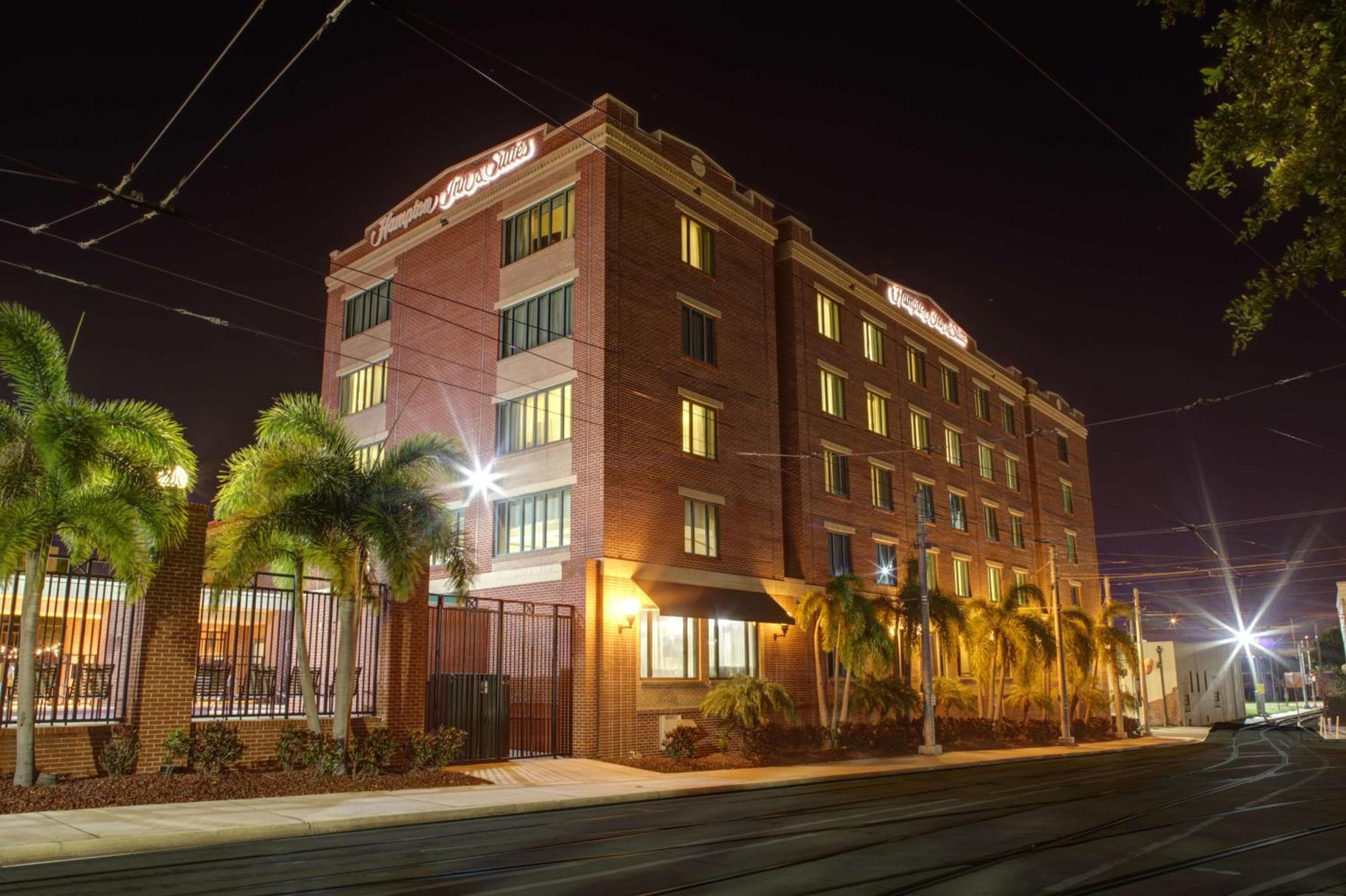 Hampton Inn & Suites Tampa Ybor City Downtown — 4
