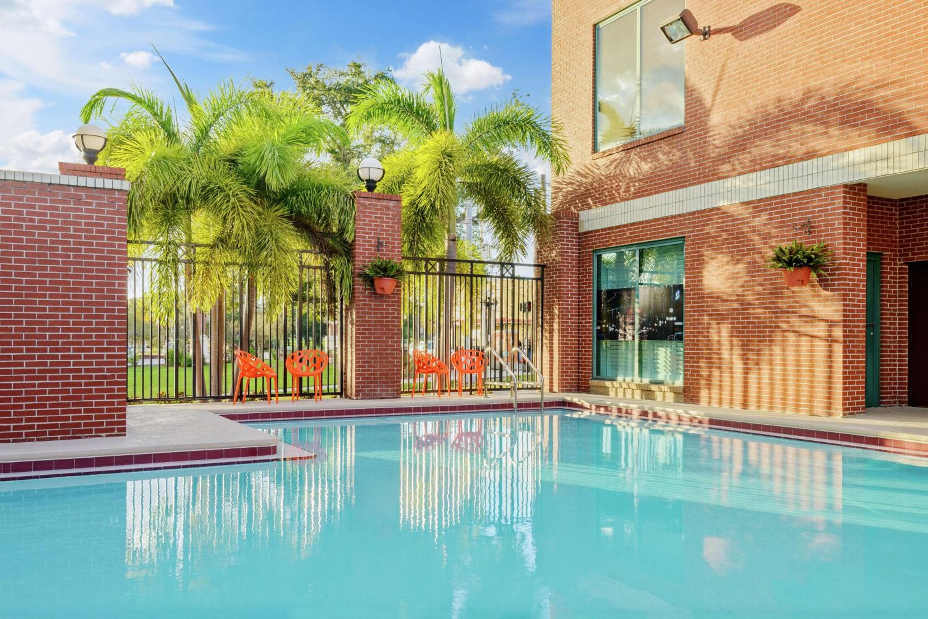 Hampton Inn & Suites Tampa Ybor City Downtown — 6