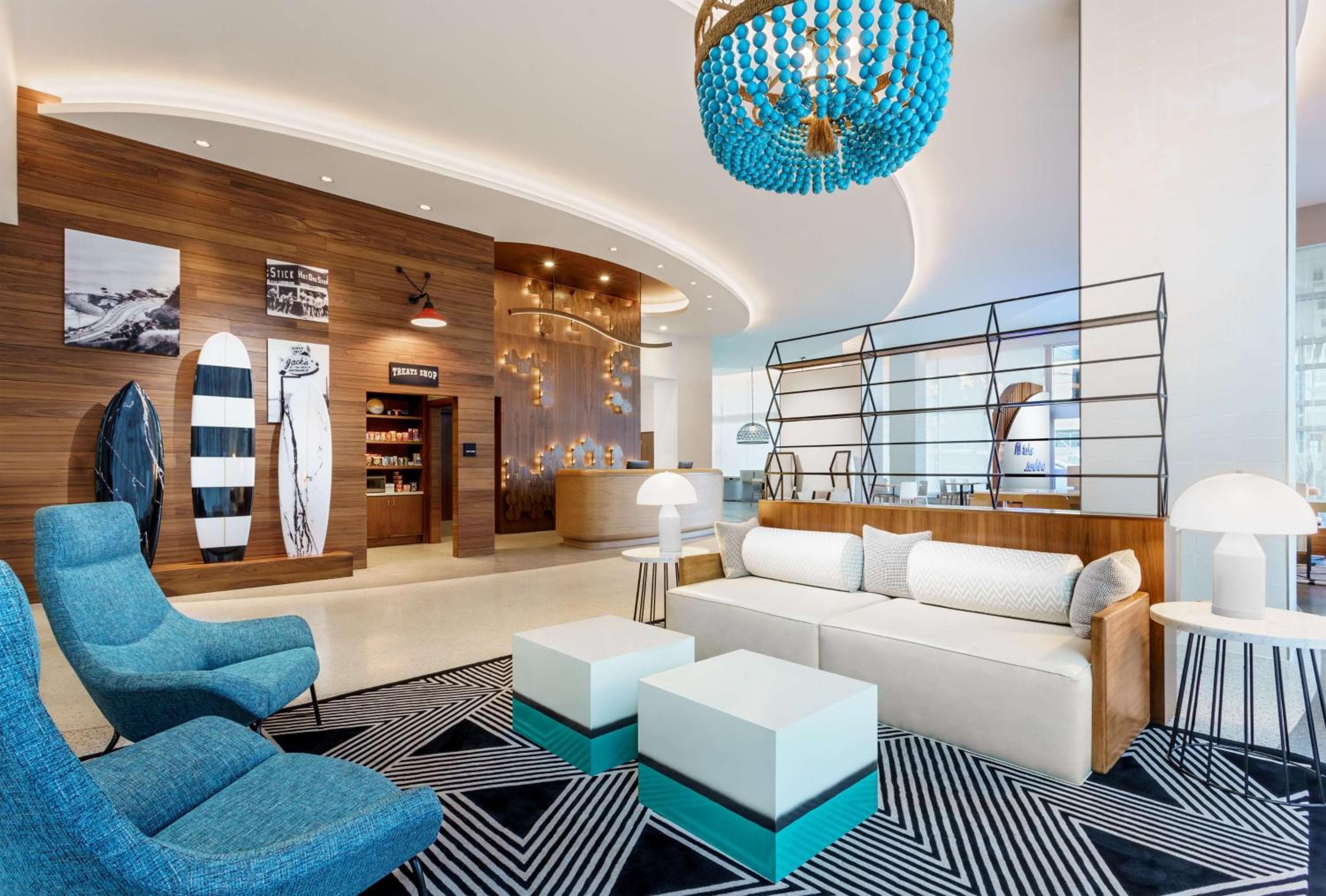 Hampton Inn & Suites Santa Monica — 6