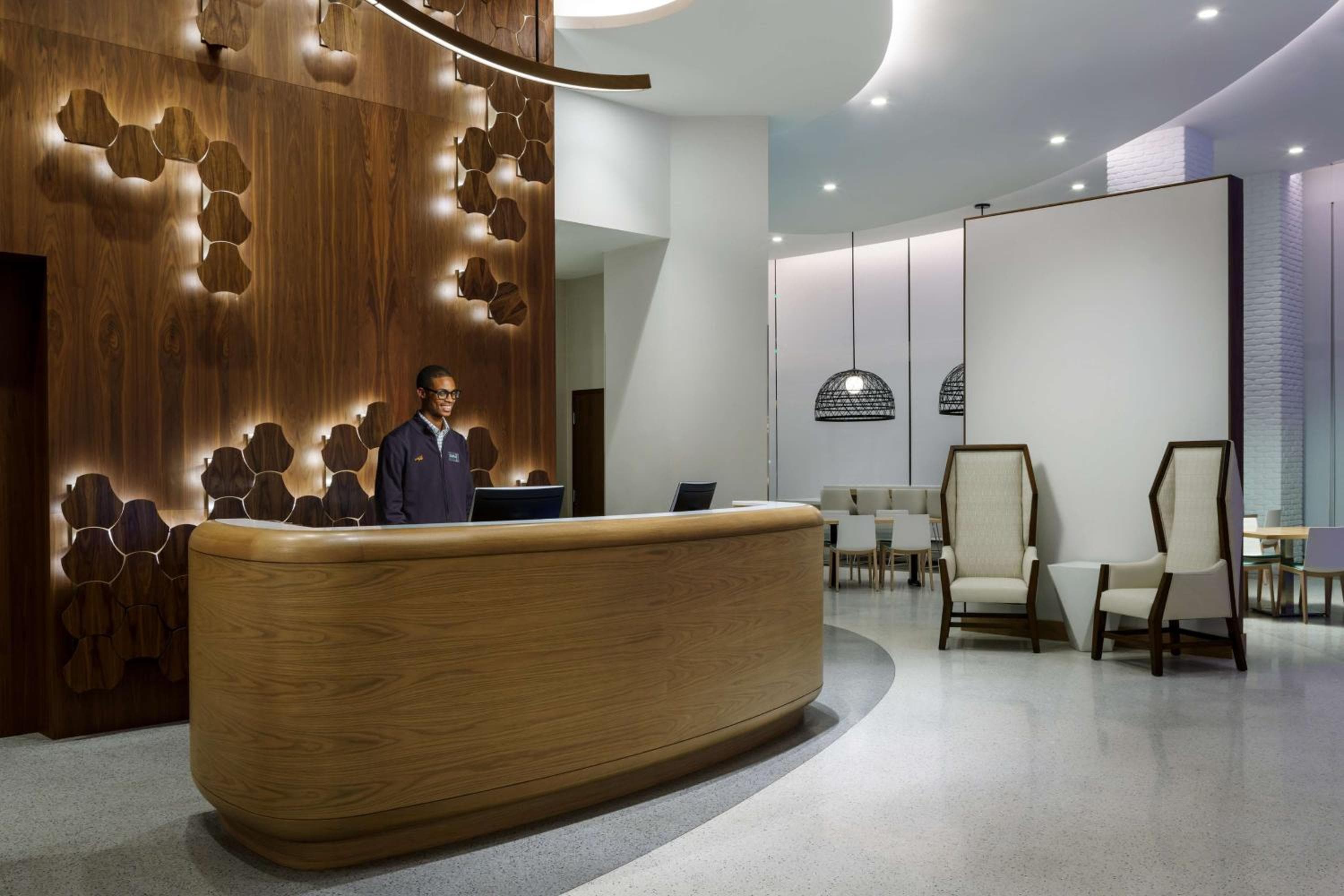 Hampton Inn & Suites Santa Monica — 7