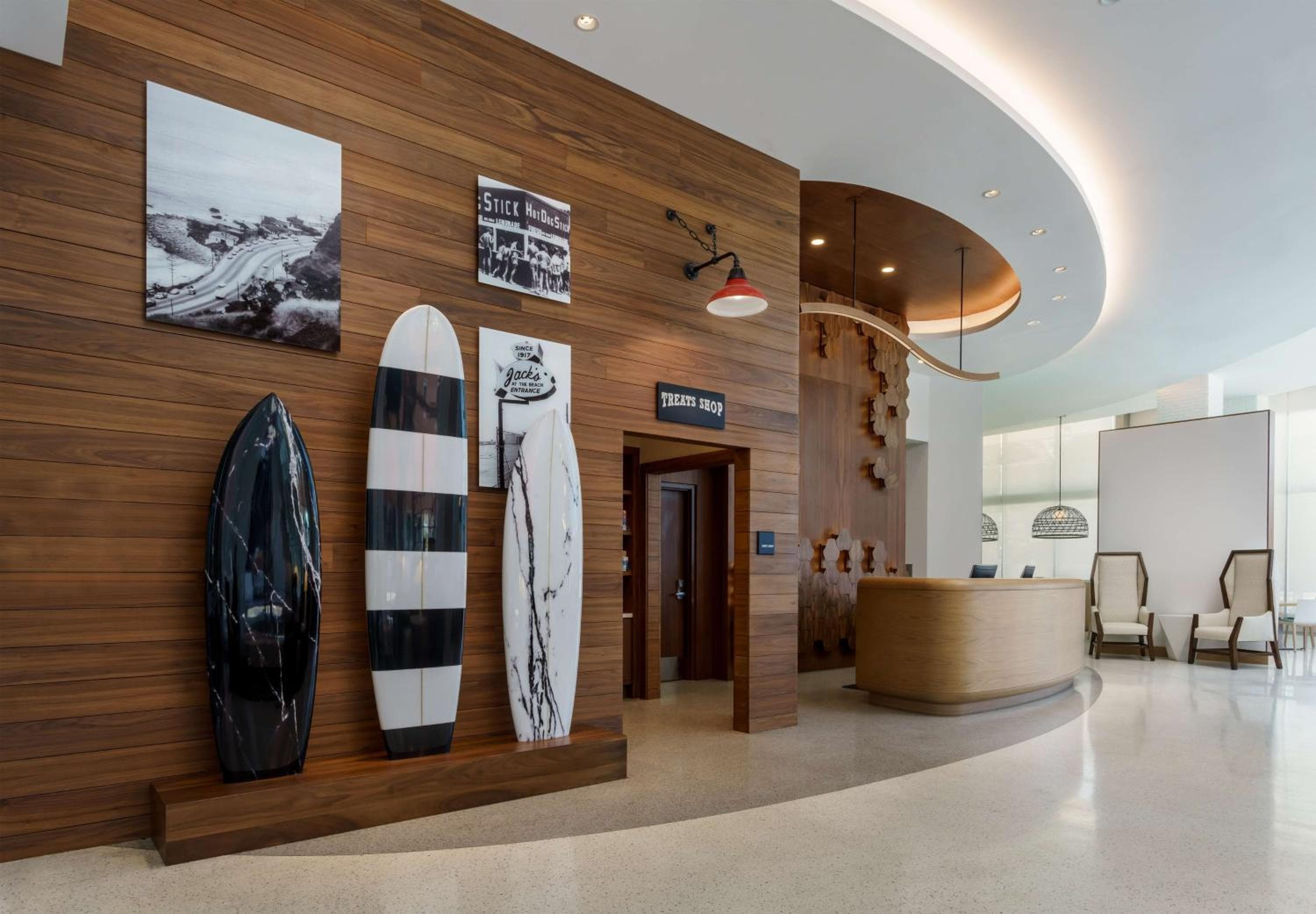 Hampton Inn & Suites Santa Monica — 9