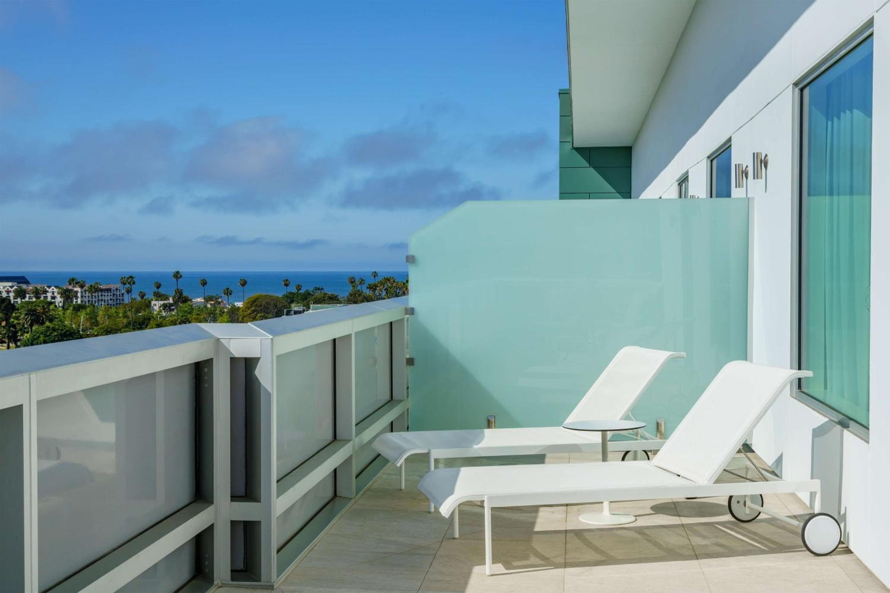 Hampton Inn & Suites Santa Monica — 16