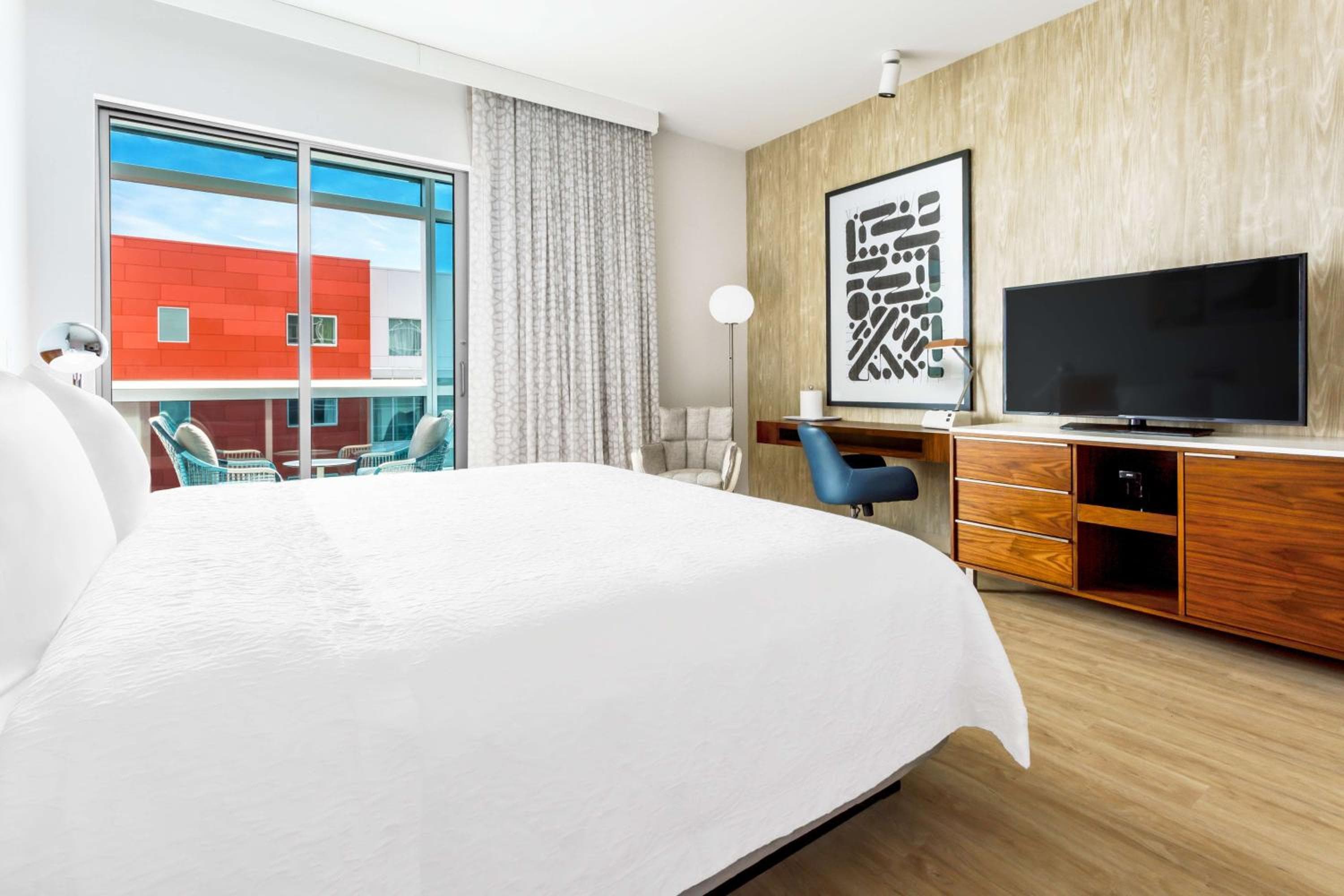 Hampton Inn & Suites Santa Monica — 17