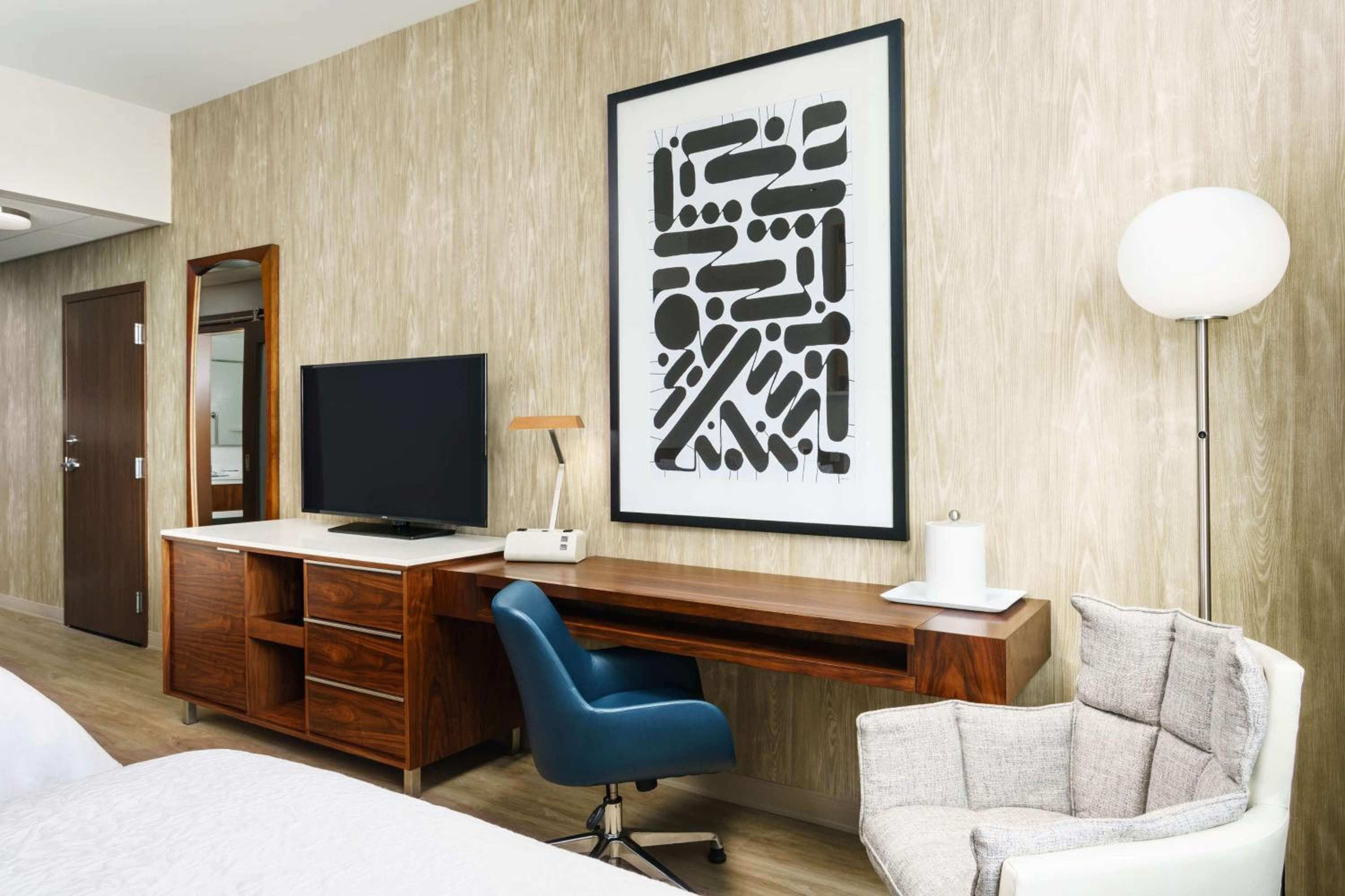 Hampton Inn & Suites Santa Monica — 18