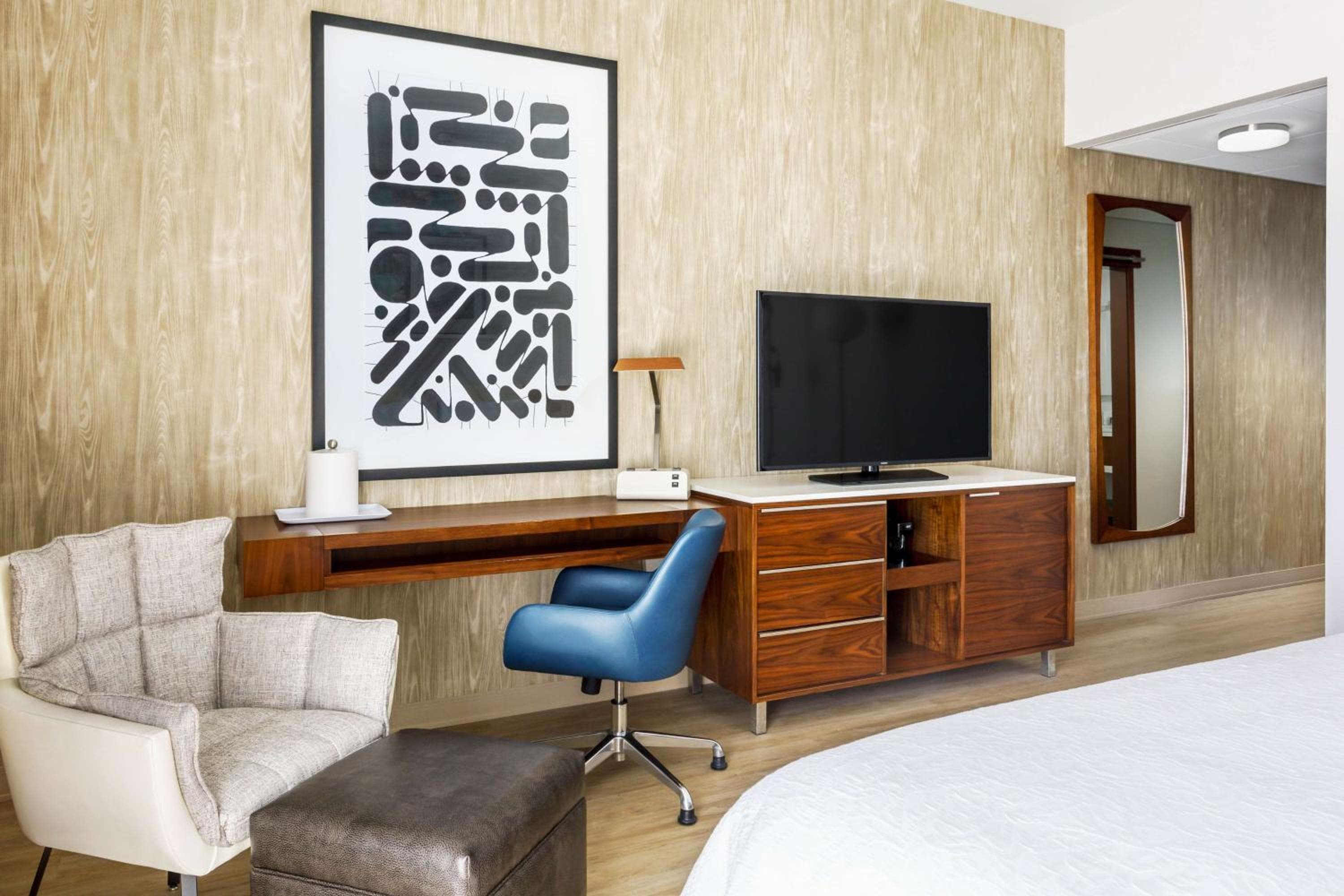 Hampton Inn & Suites Santa Monica — 19