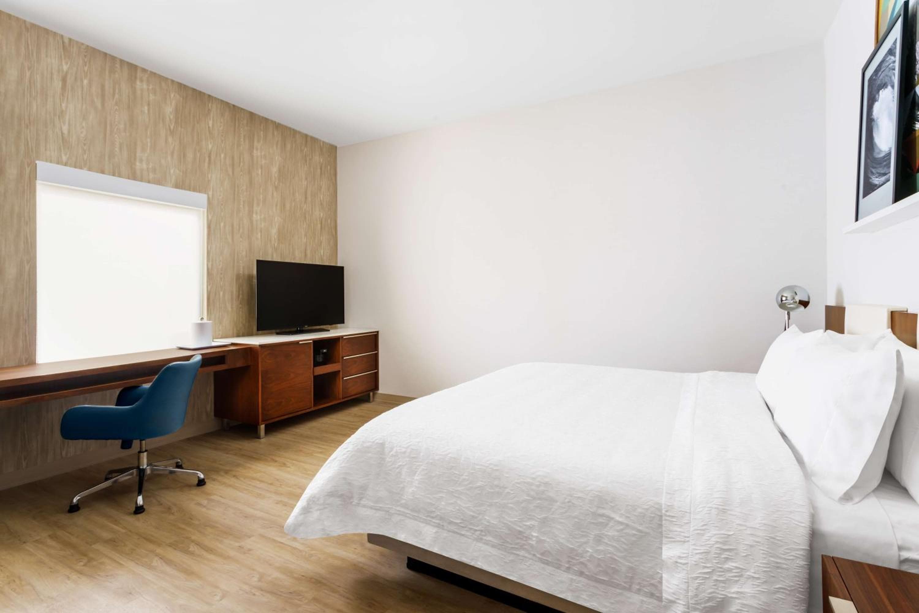 Hampton Inn & Suites Santa Monica — 20