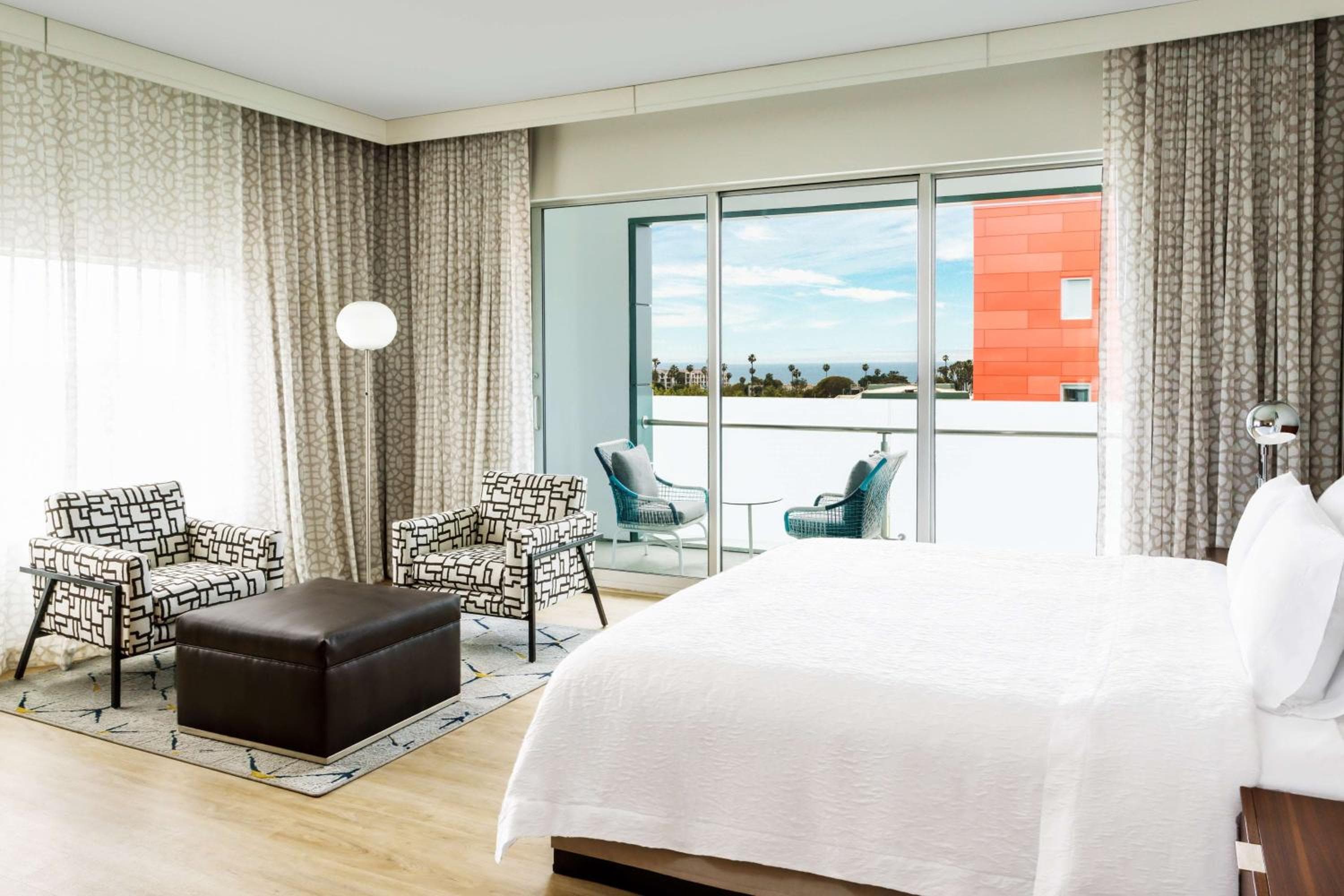 Hampton Inn & Suites Santa Monica — 22