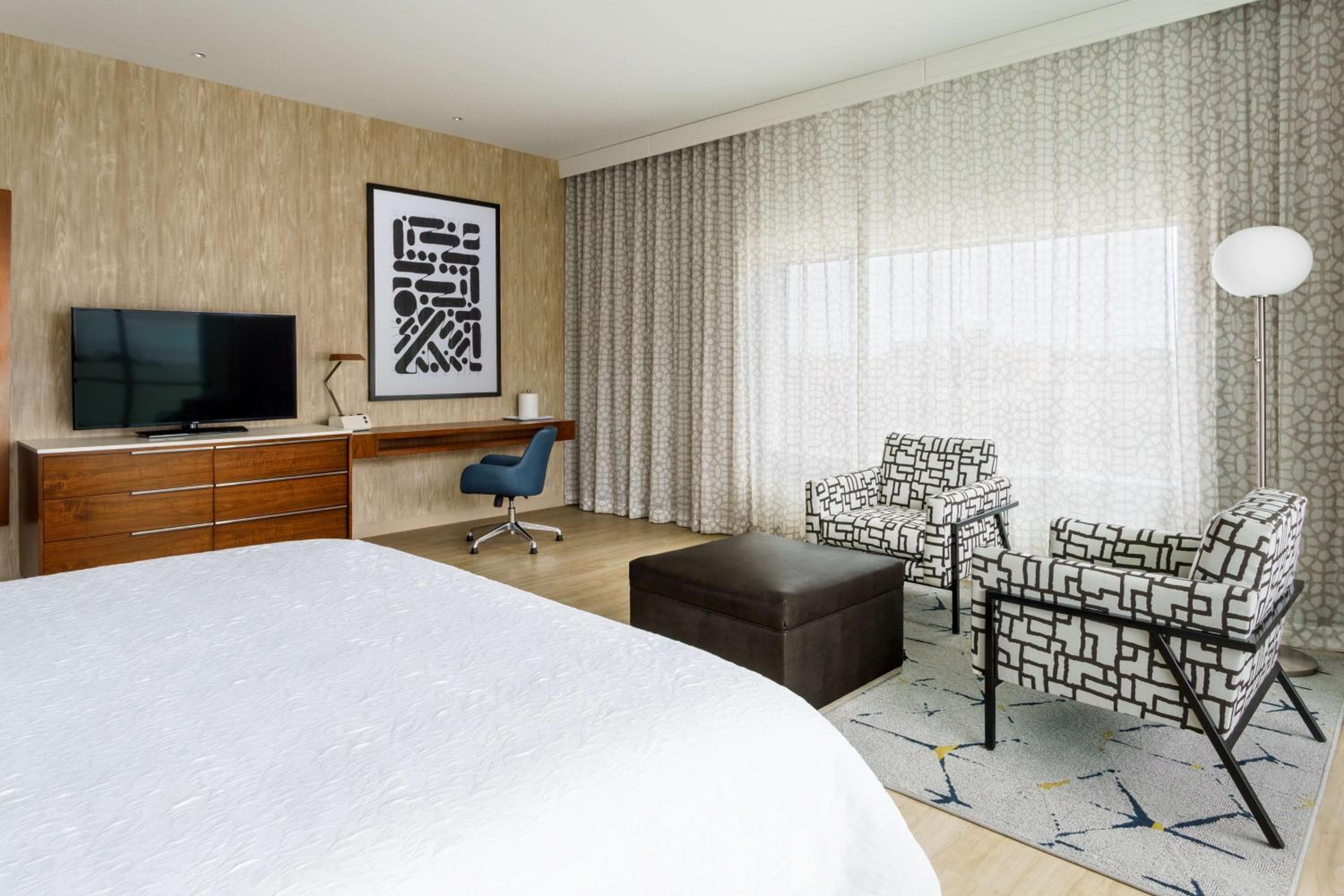 Hampton Inn & Suites Santa Monica — 24