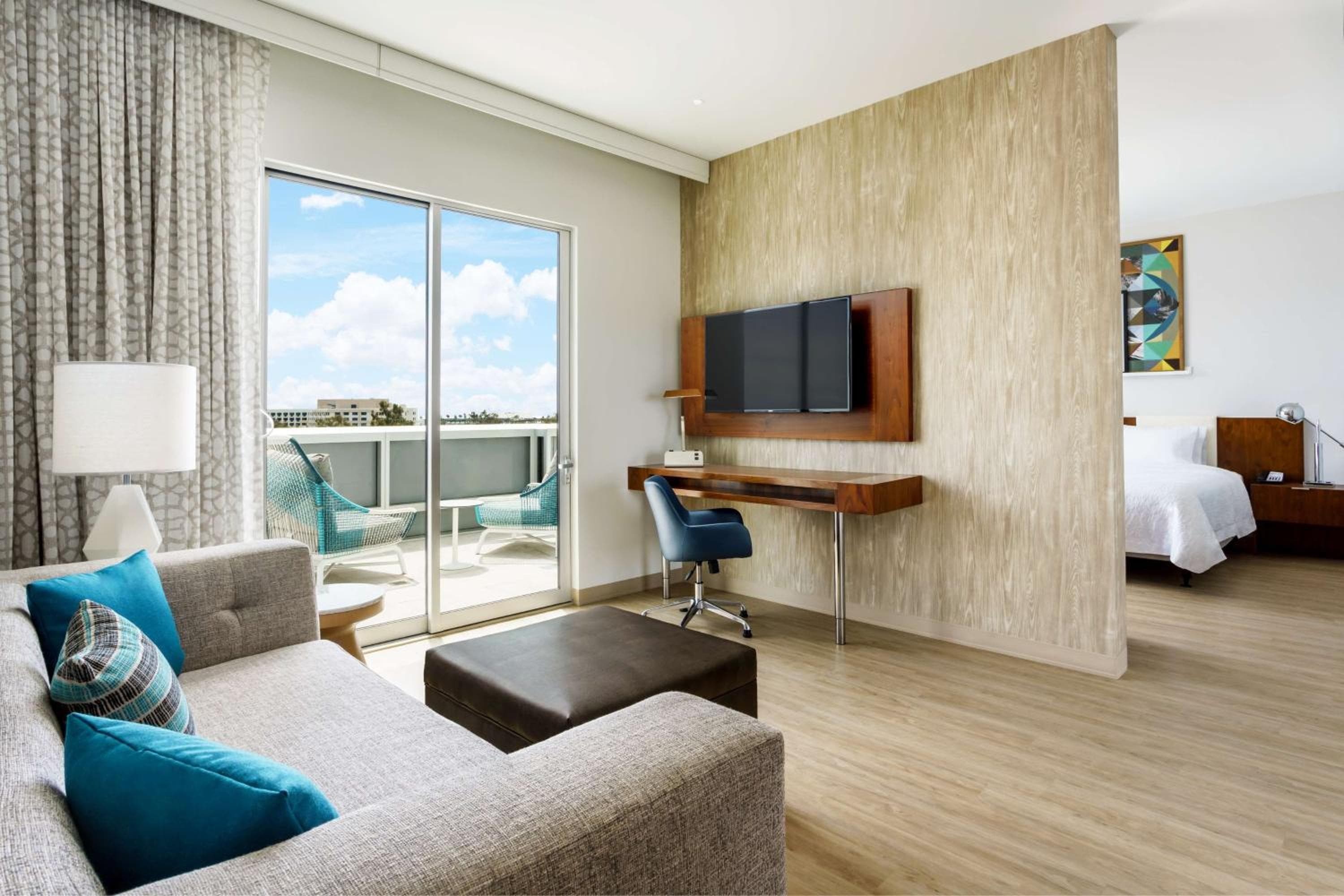 Hampton Inn & Suites Santa Monica — 26