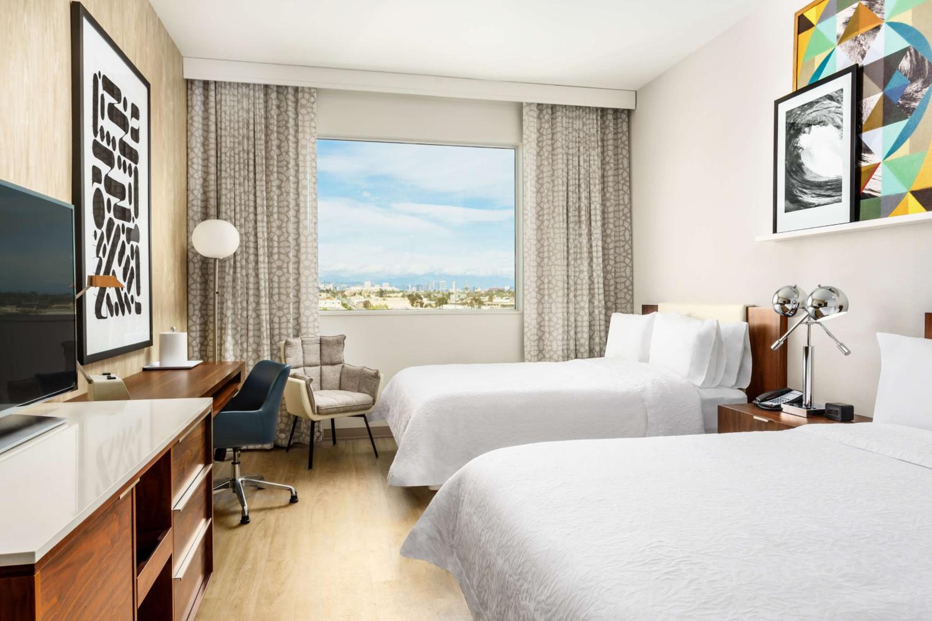 Hampton Inn & Suites Santa Monica — 3