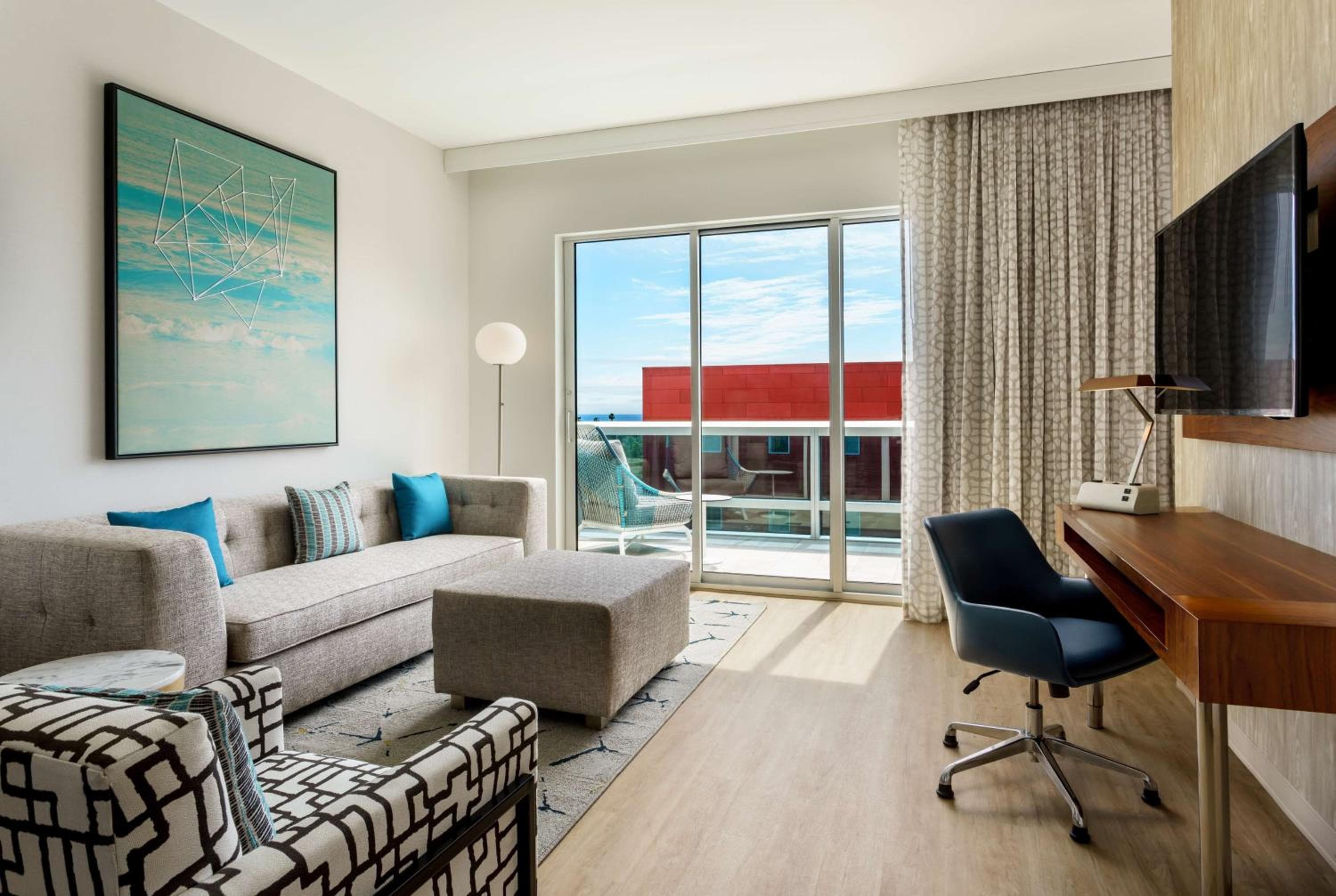 Hampton Inn & Suites Santa Monica — 11