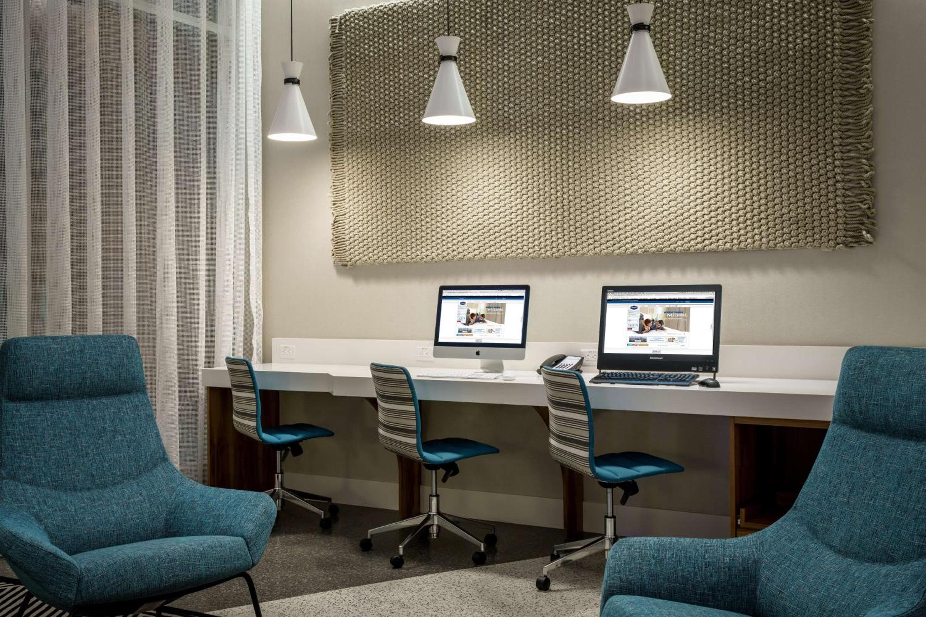 Hampton Inn & Suites Santa Monica — 12