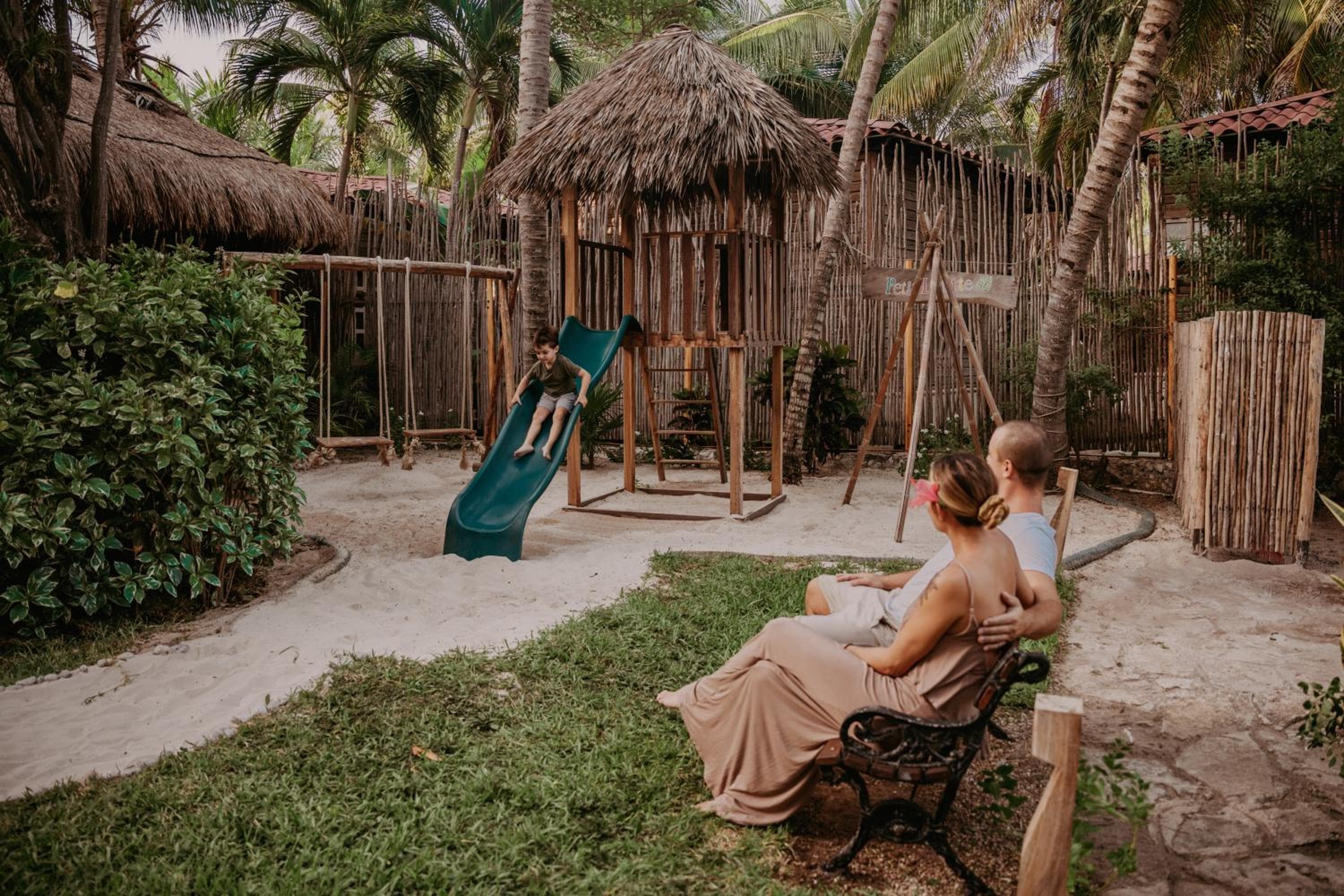 Petit Lafitte Beach Front Hotel & Bungalows — 16