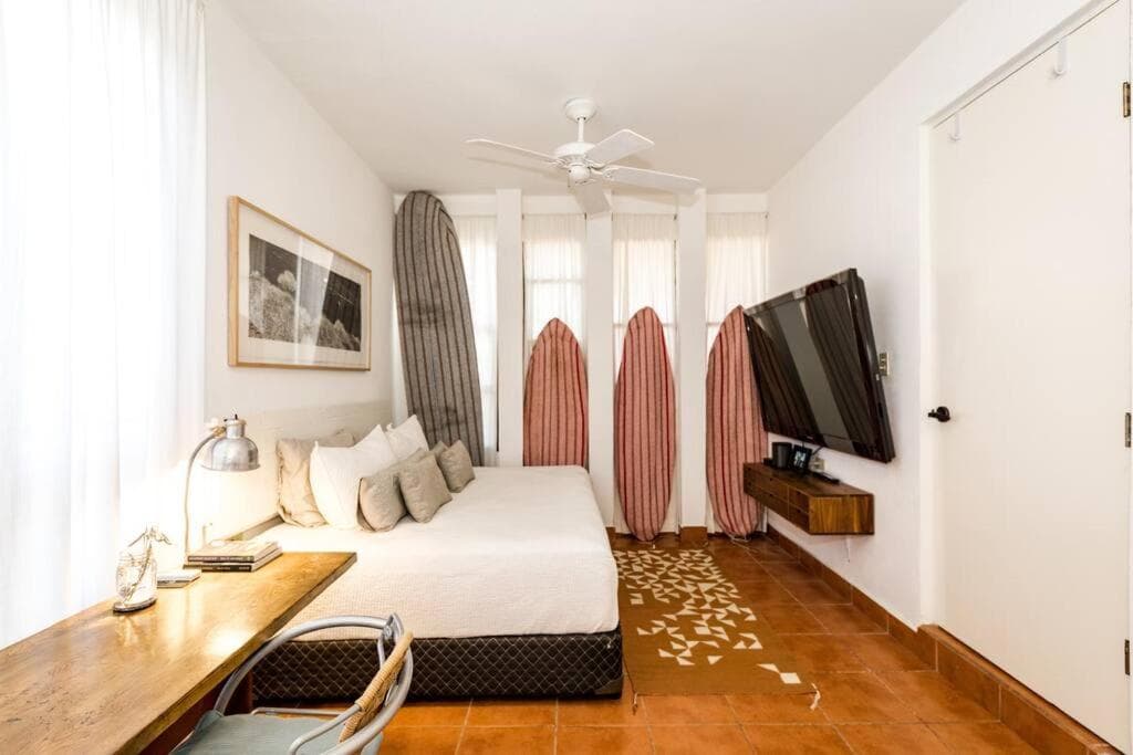 Authentic Loft Retreat Steps from Beach & Culture — 4