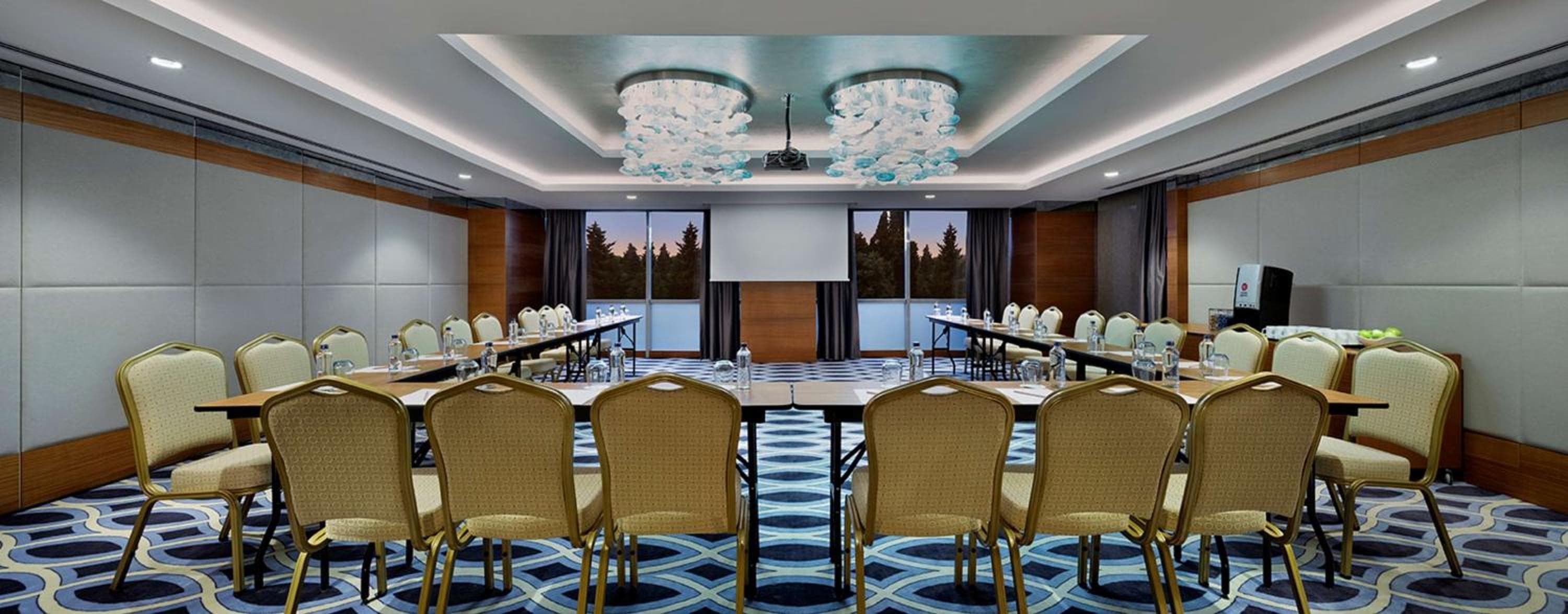 Doubletree By Hilton Istanbul Topkapi — 1