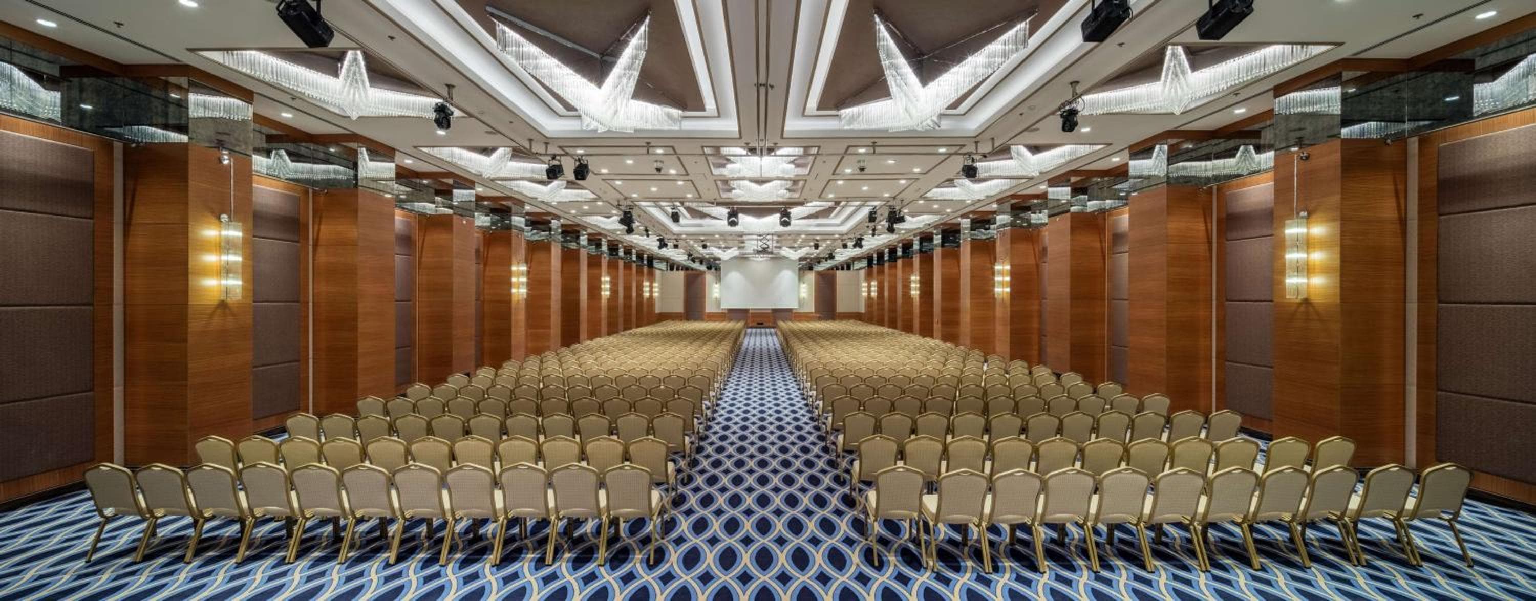 Doubletree By Hilton Istanbul Topkapi — 3