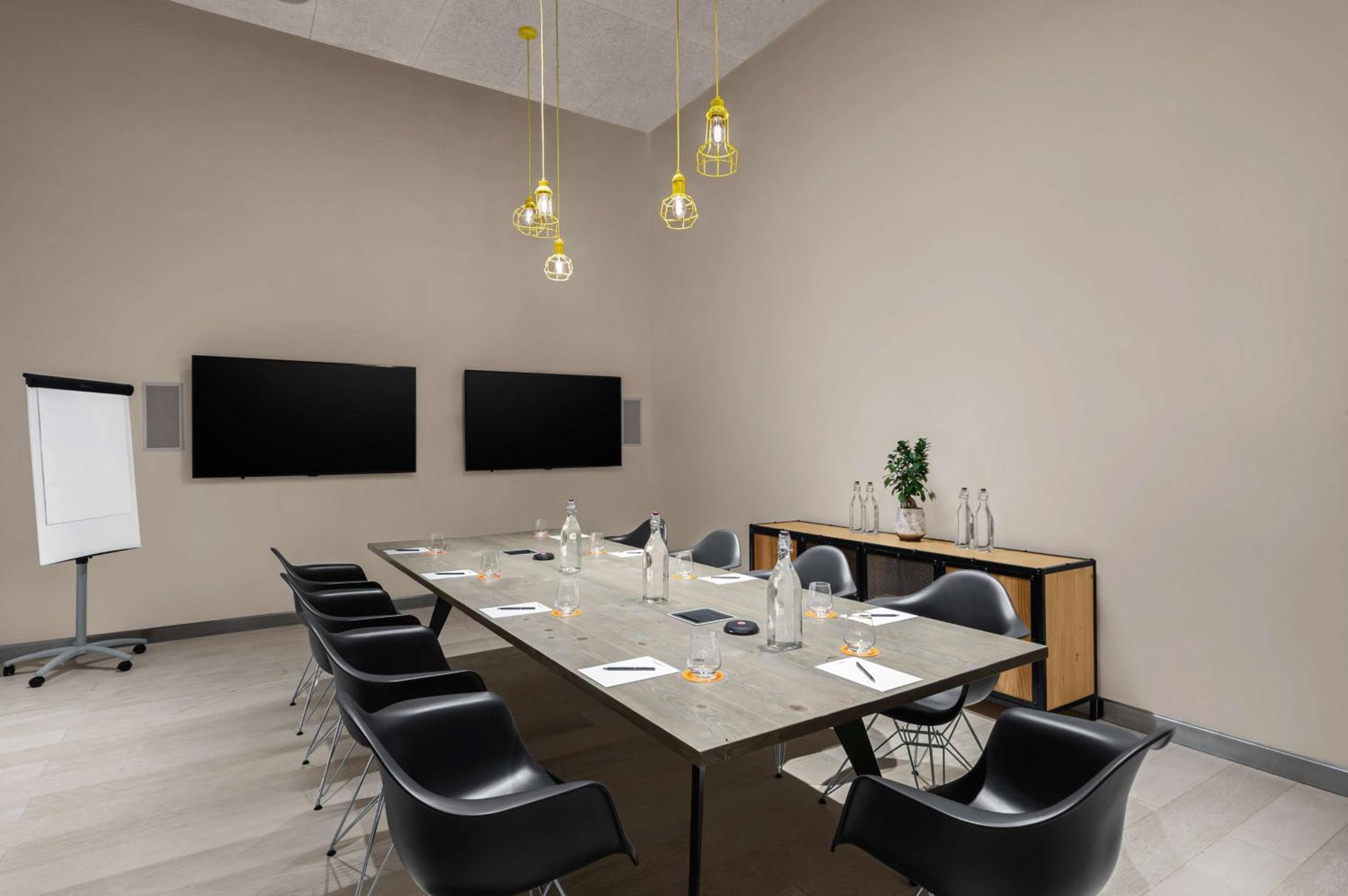 Canopy by Hilton Dubai Al Seef — 4
