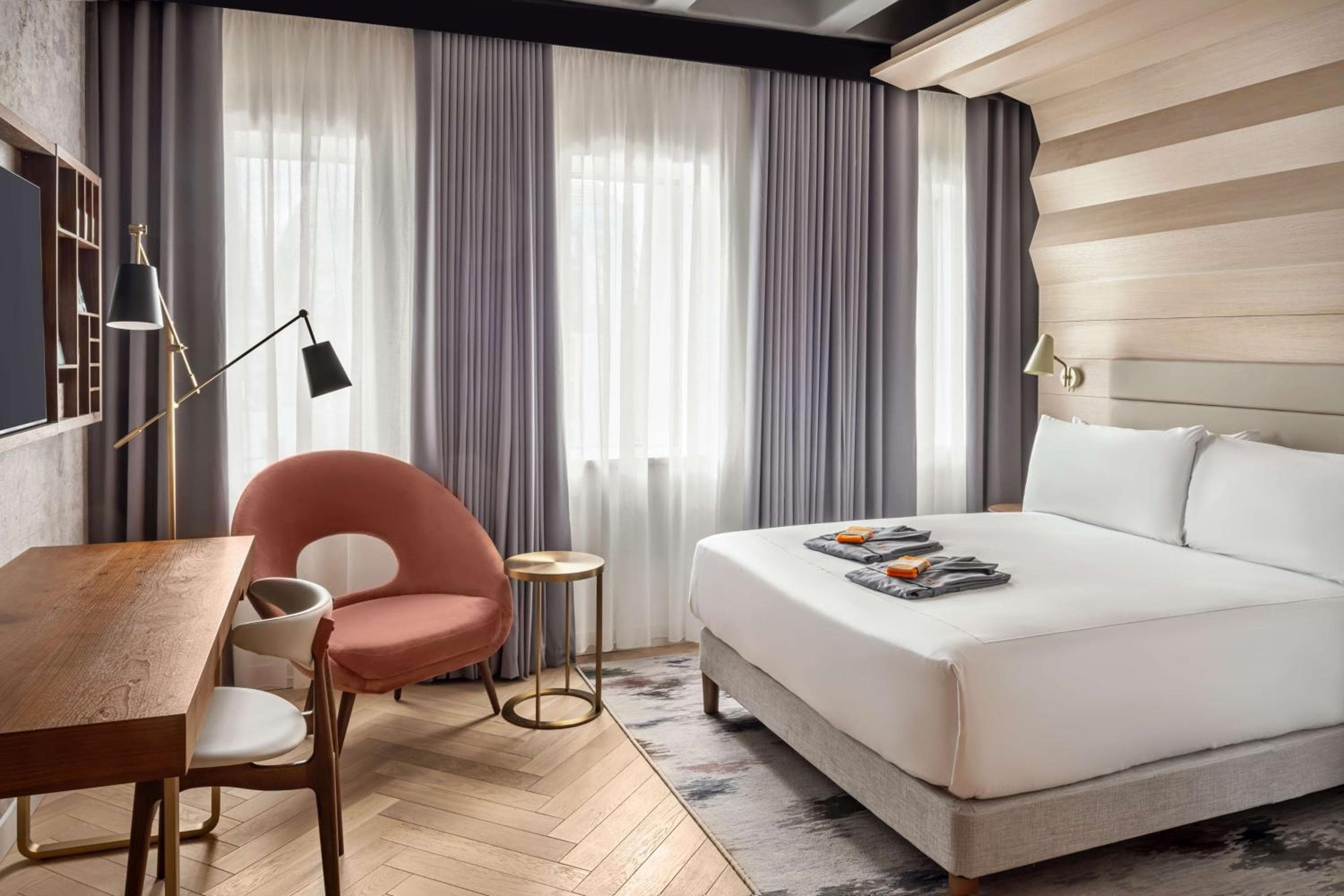 Canopy by Hilton London City — 9