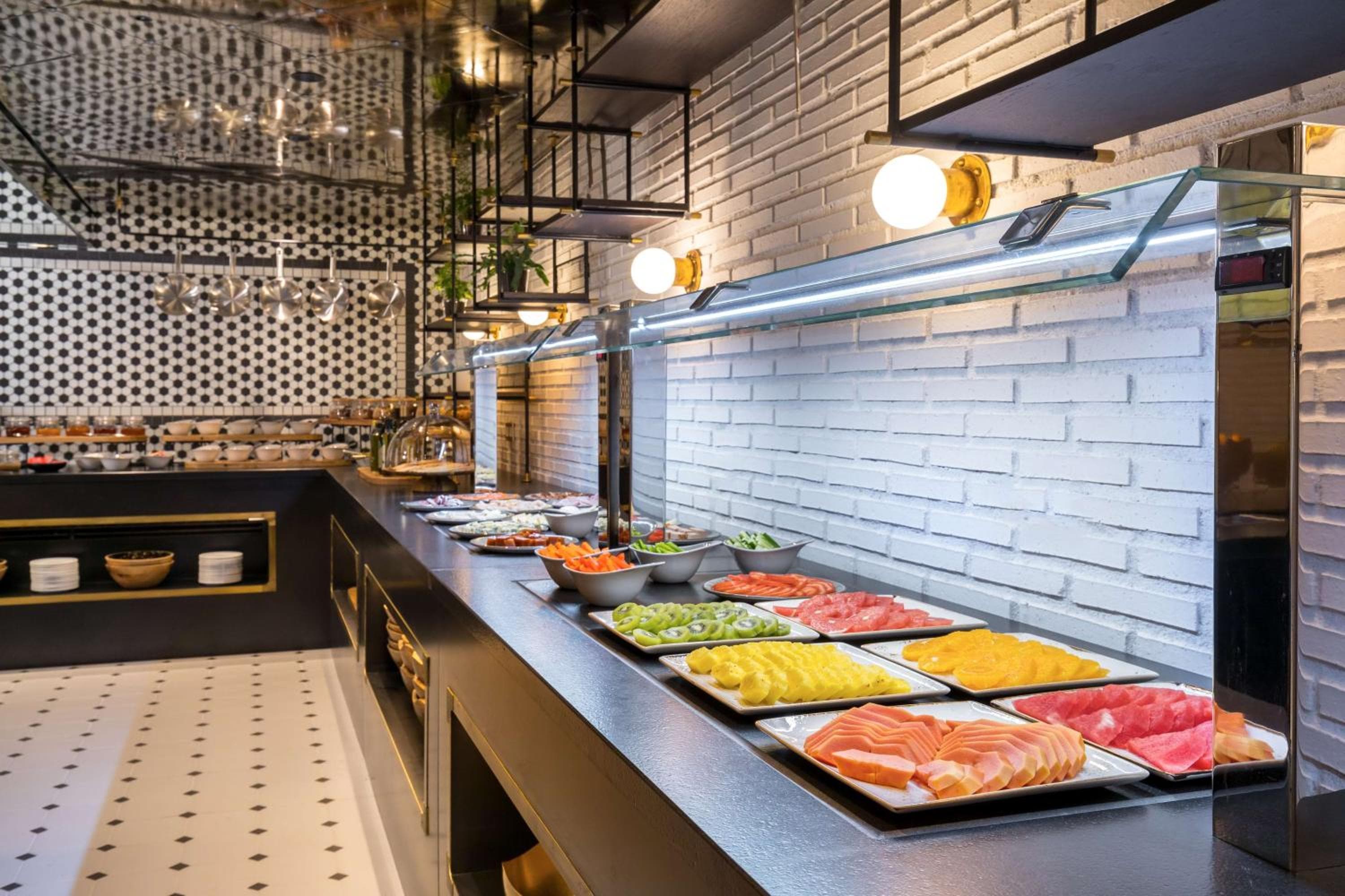 Canopy by Hilton Madrid Castellana — 3