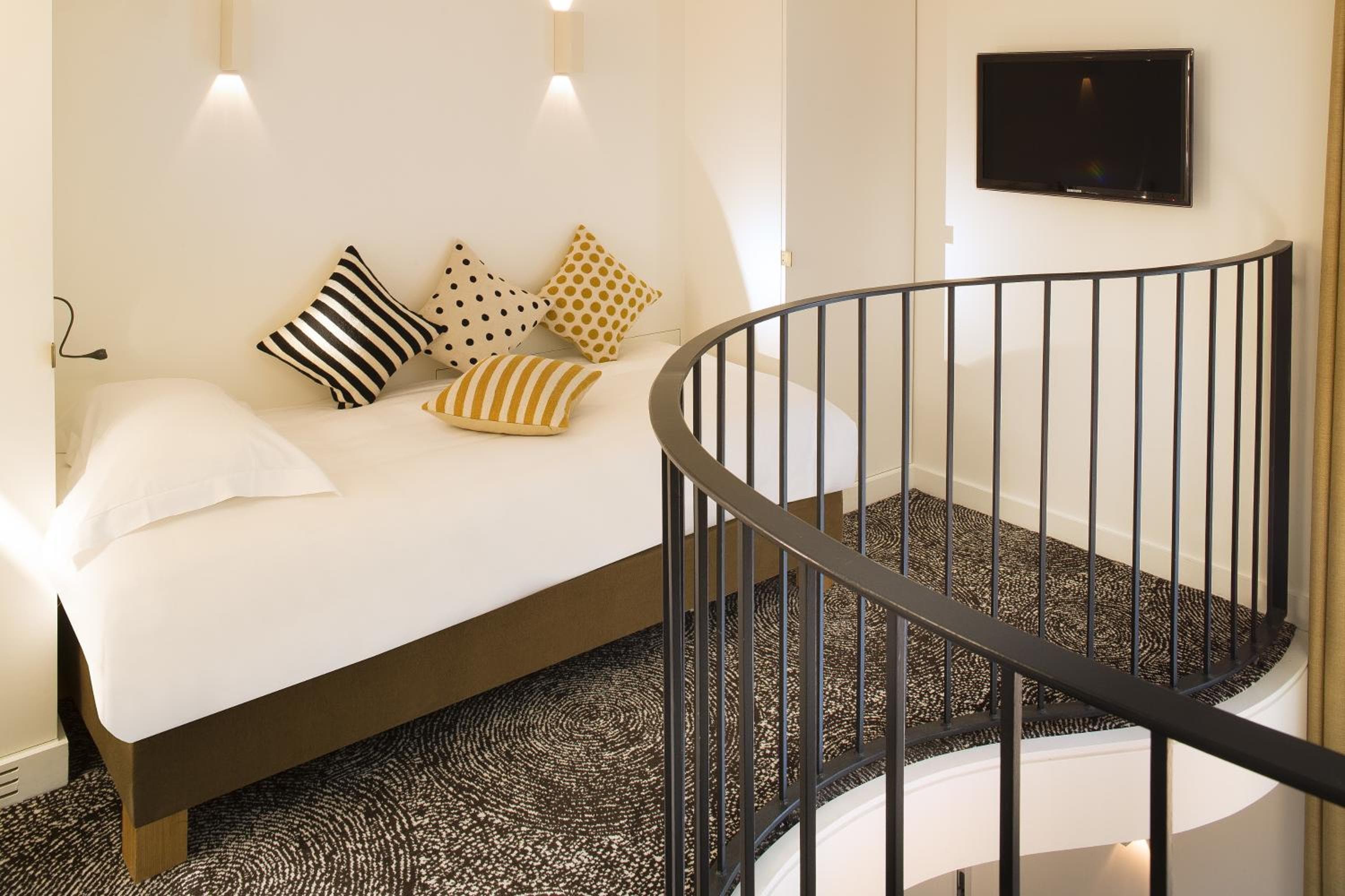 Hotel Marignan Campos Elíseos — 12