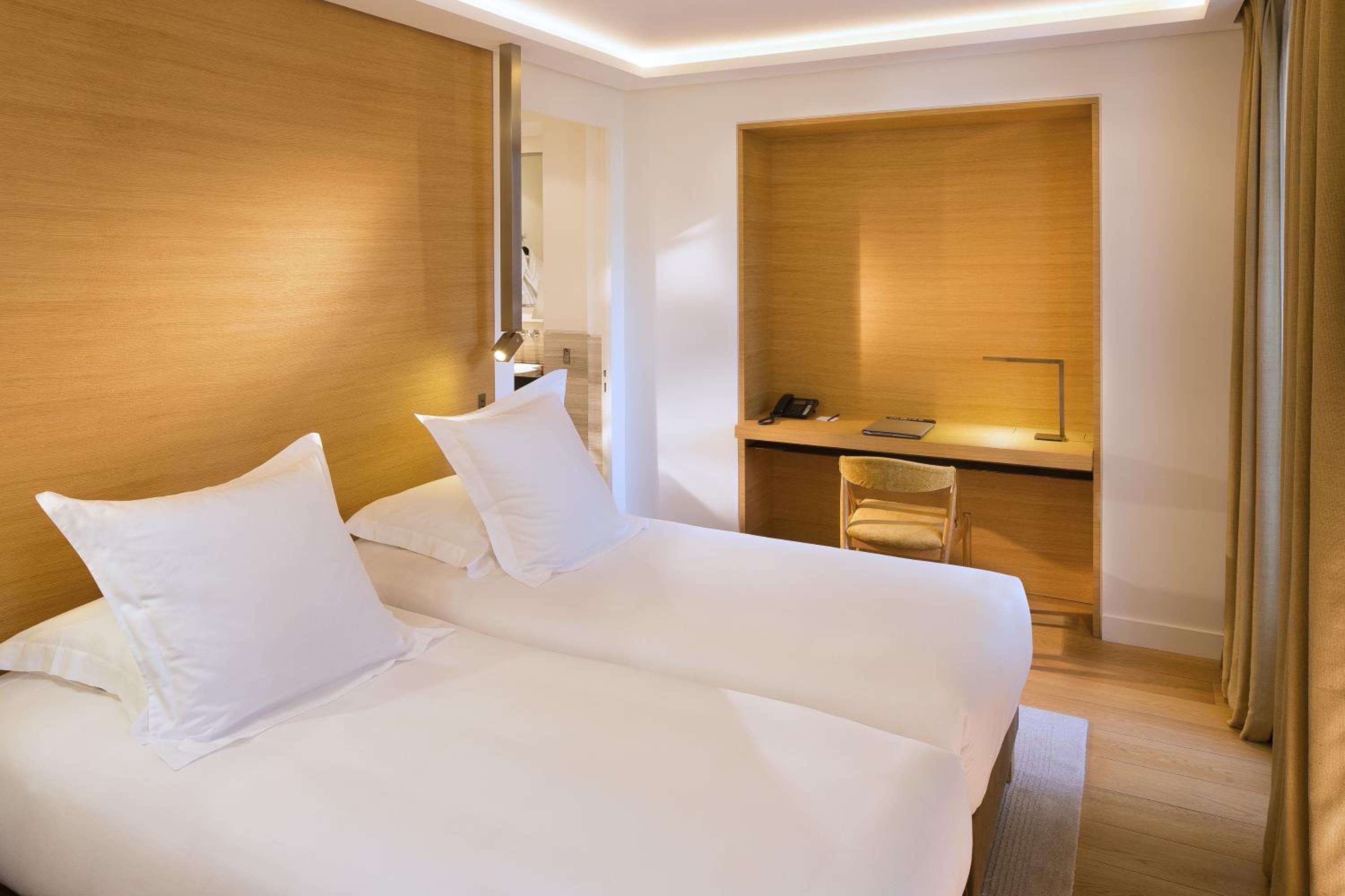 Hotel Marignan Champs-Elysées — 9