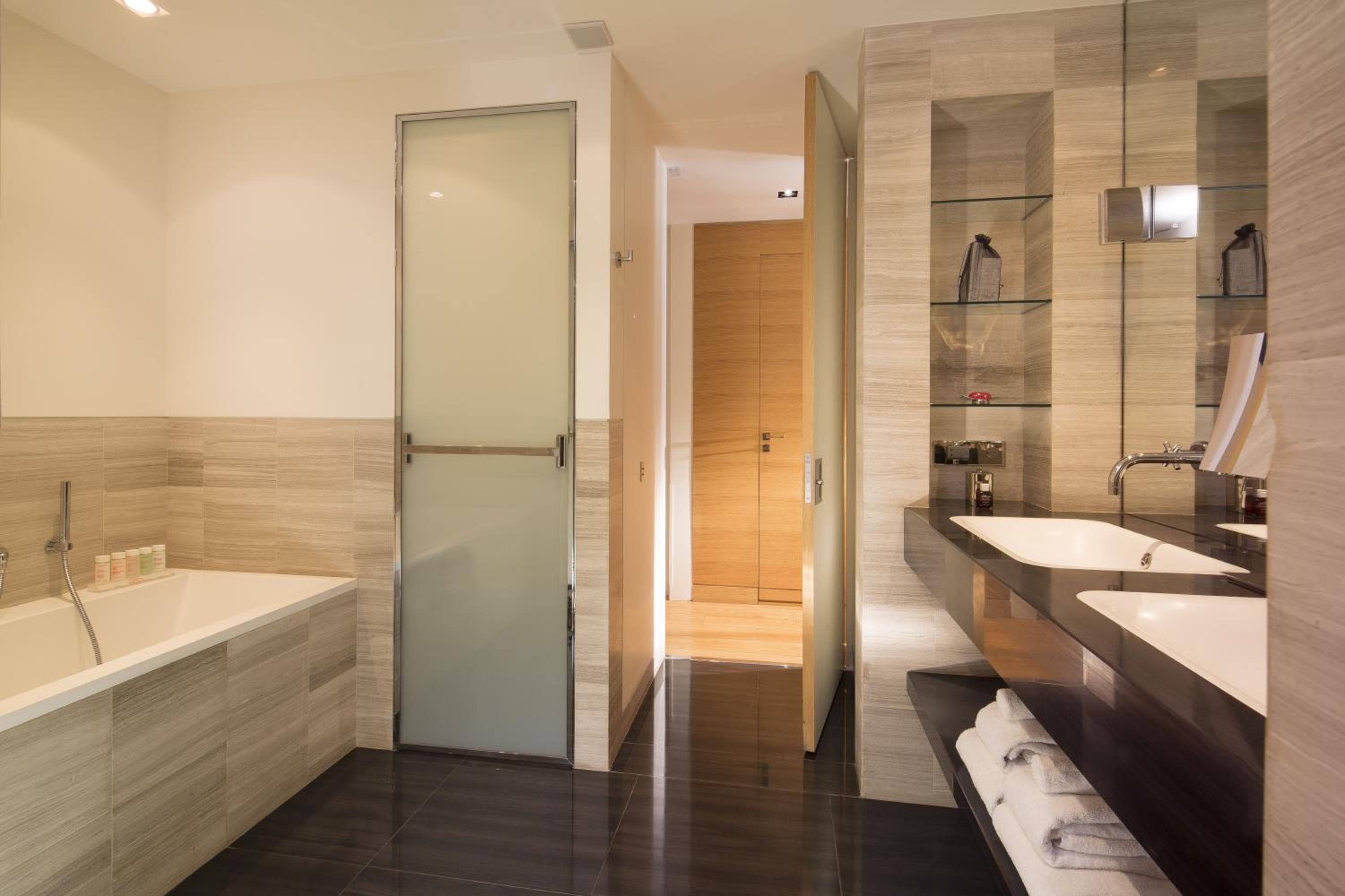 Hotel Marignan Champs-Elysées — 25