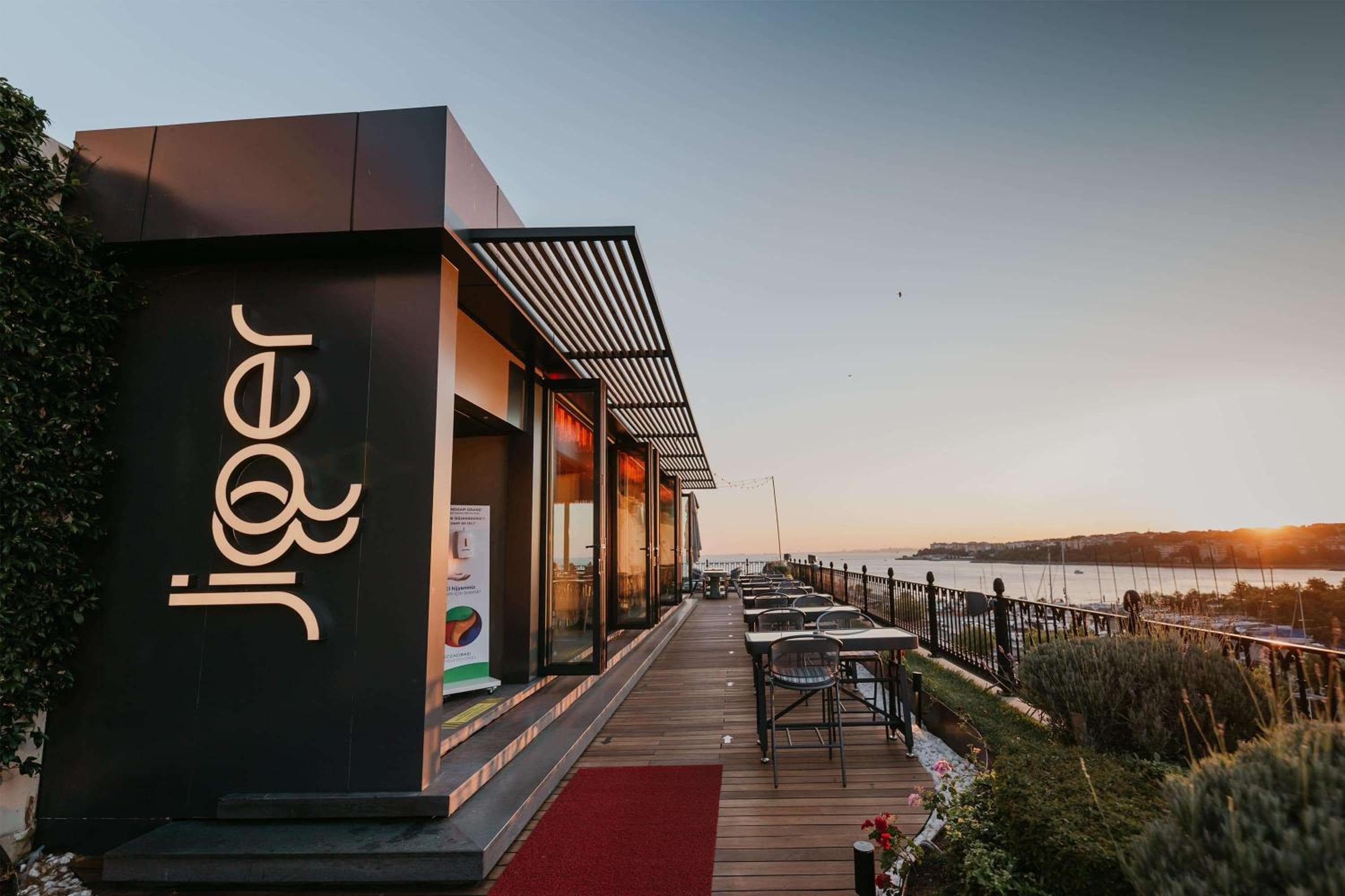 Wyndham Grand Istanbul Kalamış Marina Hotel — 17