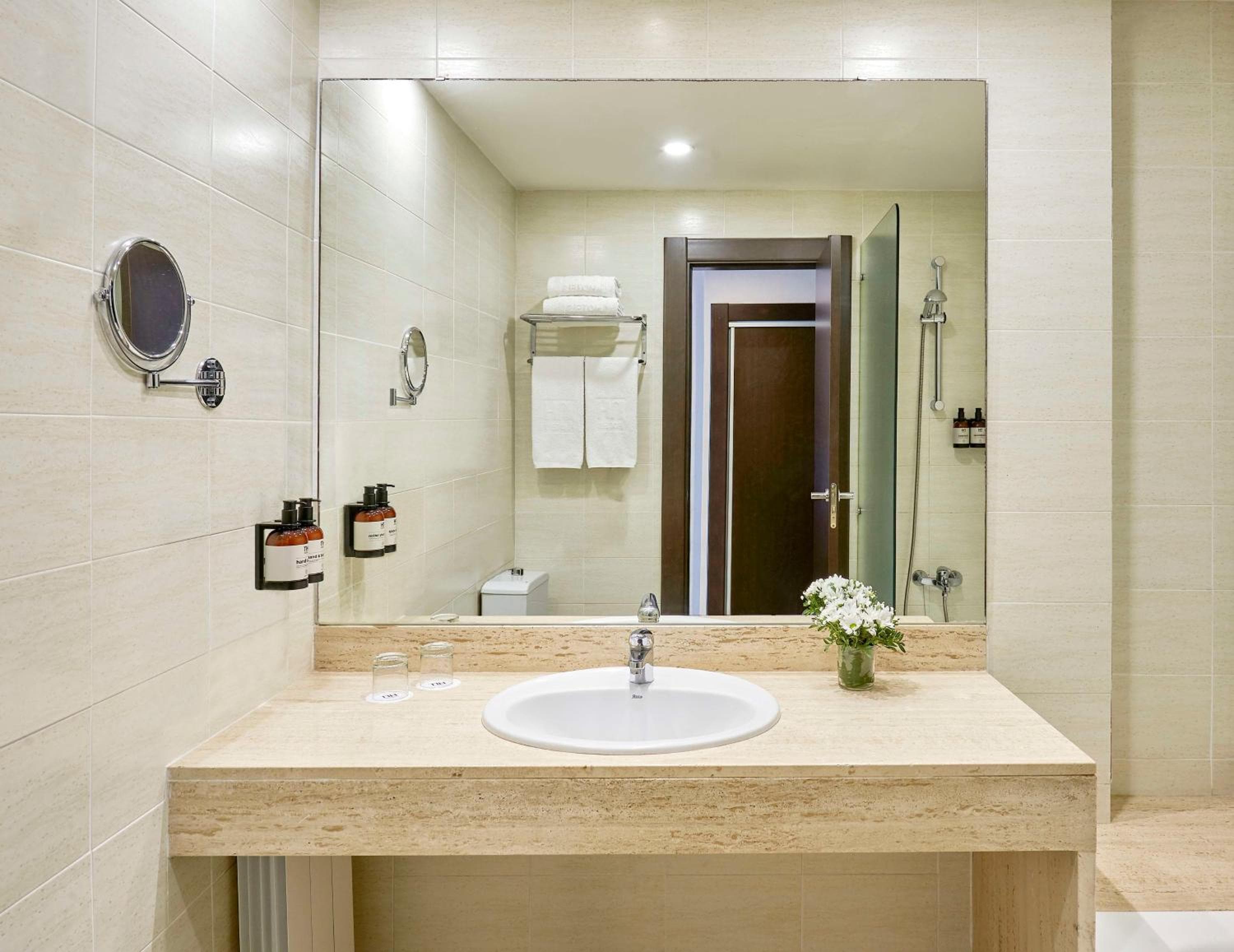 NH Barcelona Eixample — 6