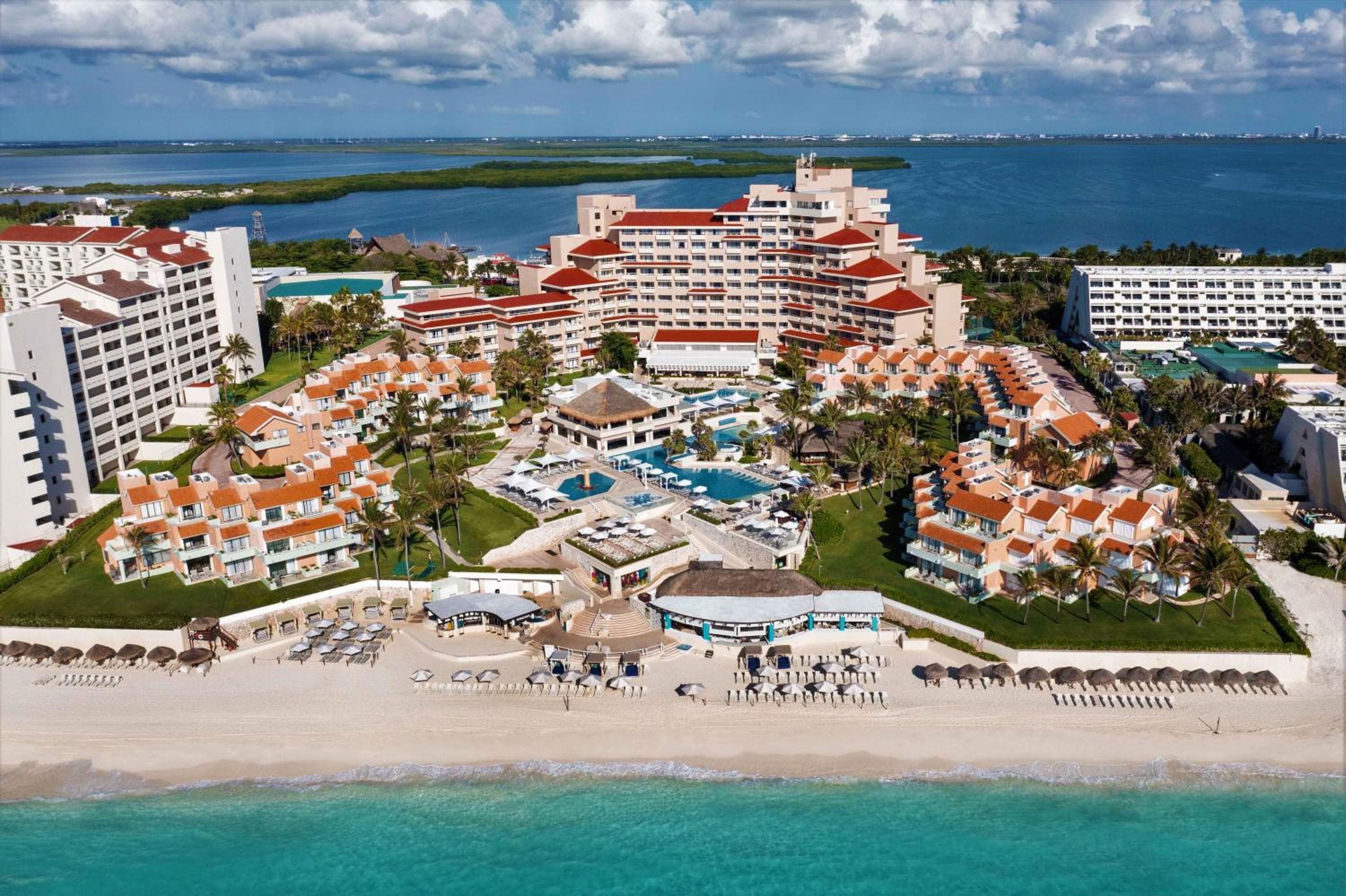 Wyndham Grand Cancun All Inclusive Resort & Villas — 11