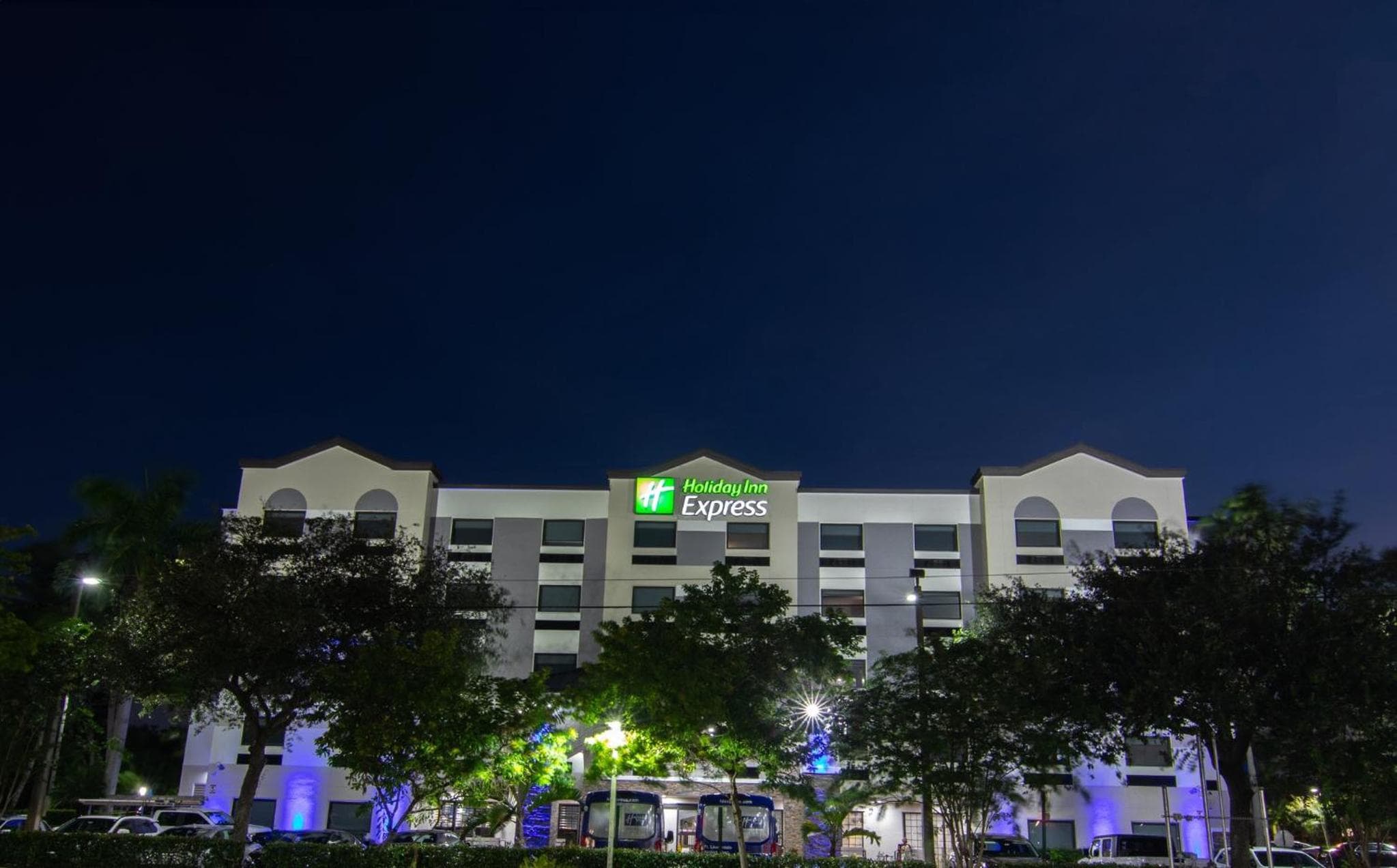 Holiday Inn Express and Suites Fort Lauderdale Airport West by IHG — 1